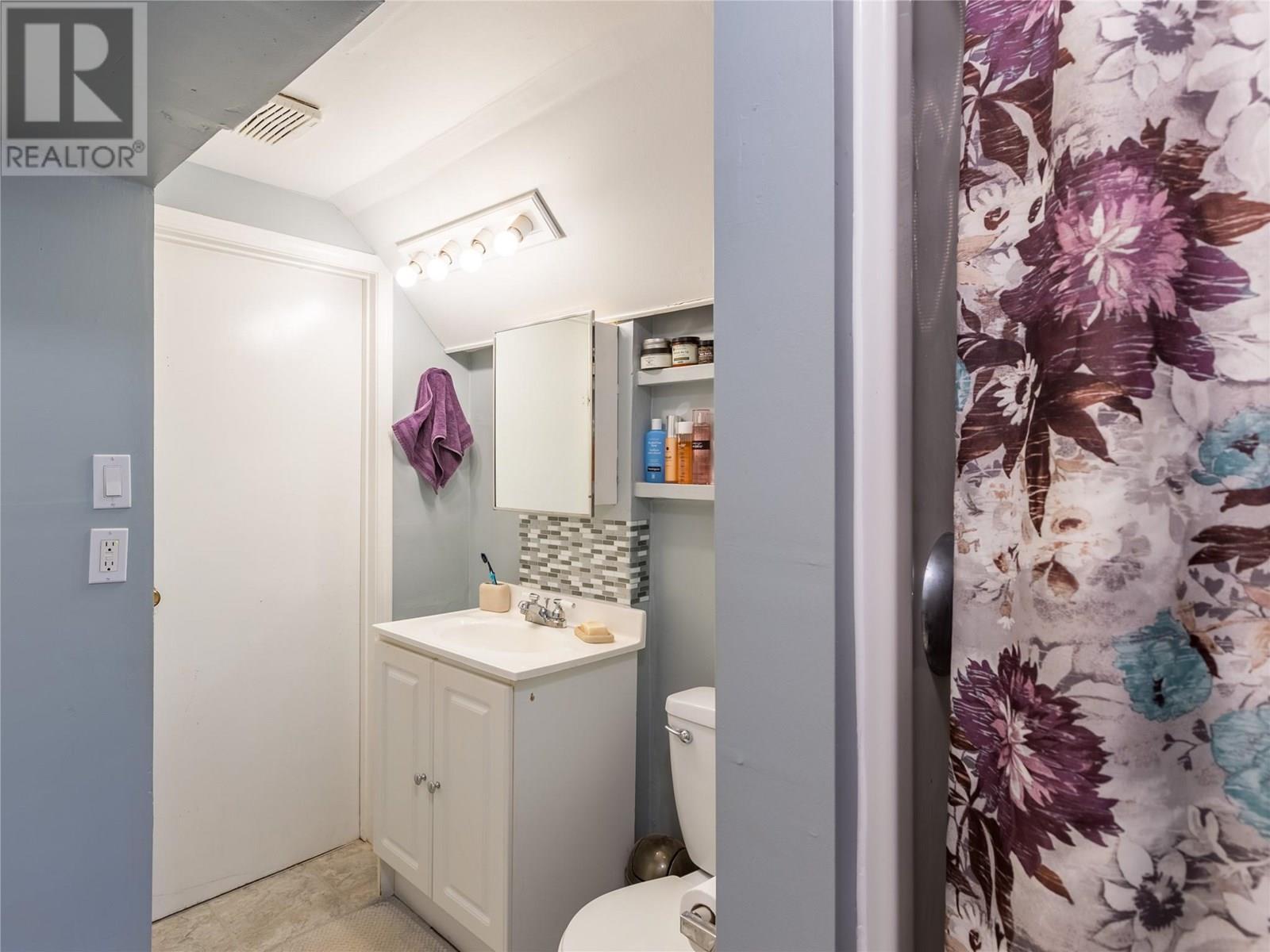 6342 6 Highway, Lavington, BC