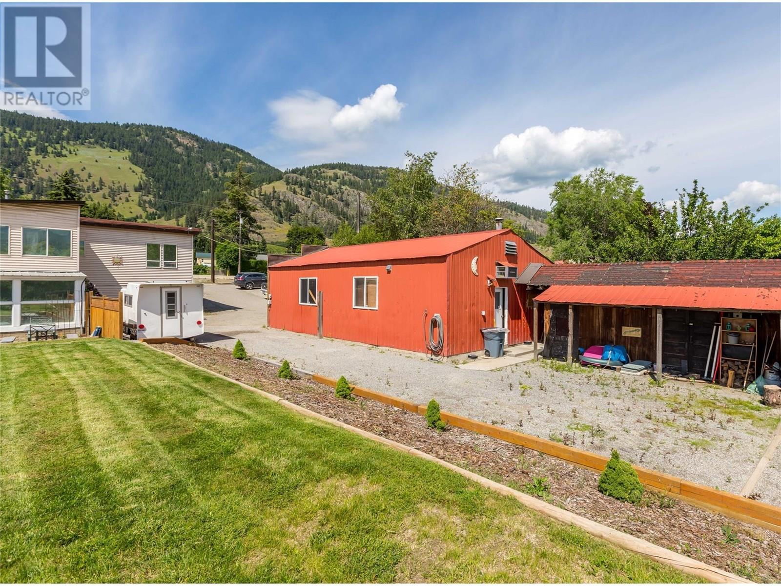6342 6 Highway, Lavington, BC