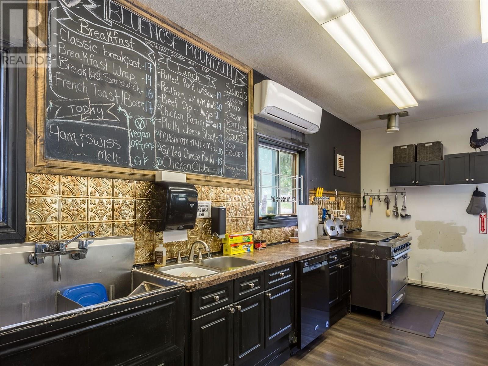 6342 6 Highway, Lavington, BC