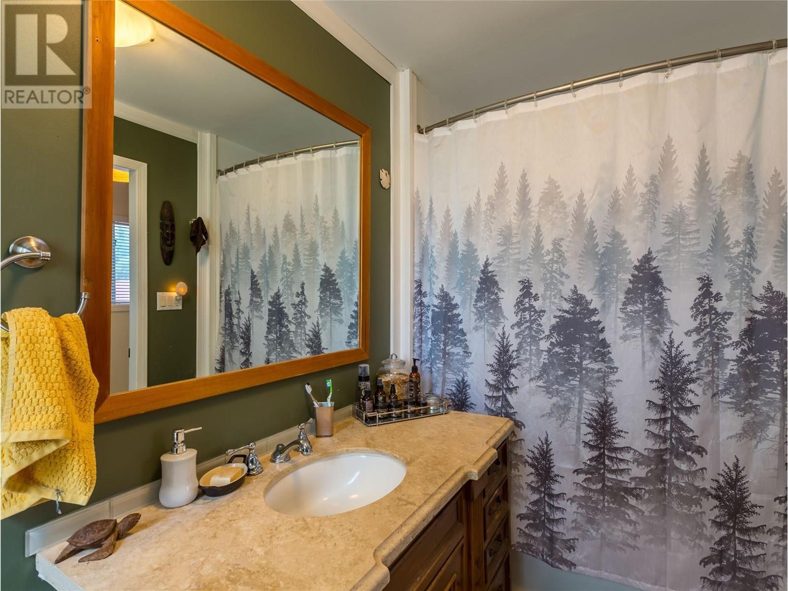 6342 6 Highway, Lavington, BC