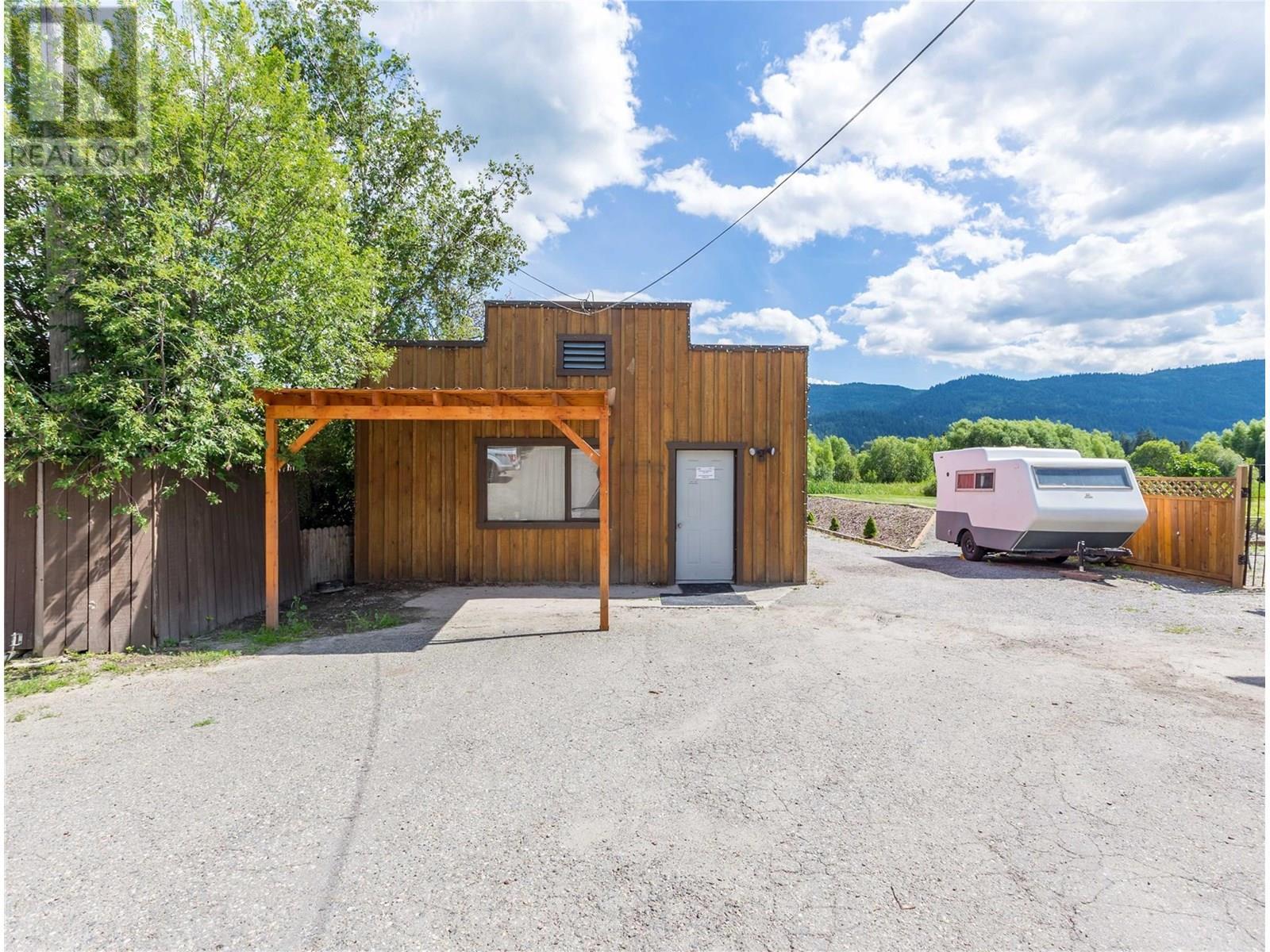 6342 6 Highway, Lavington, BC