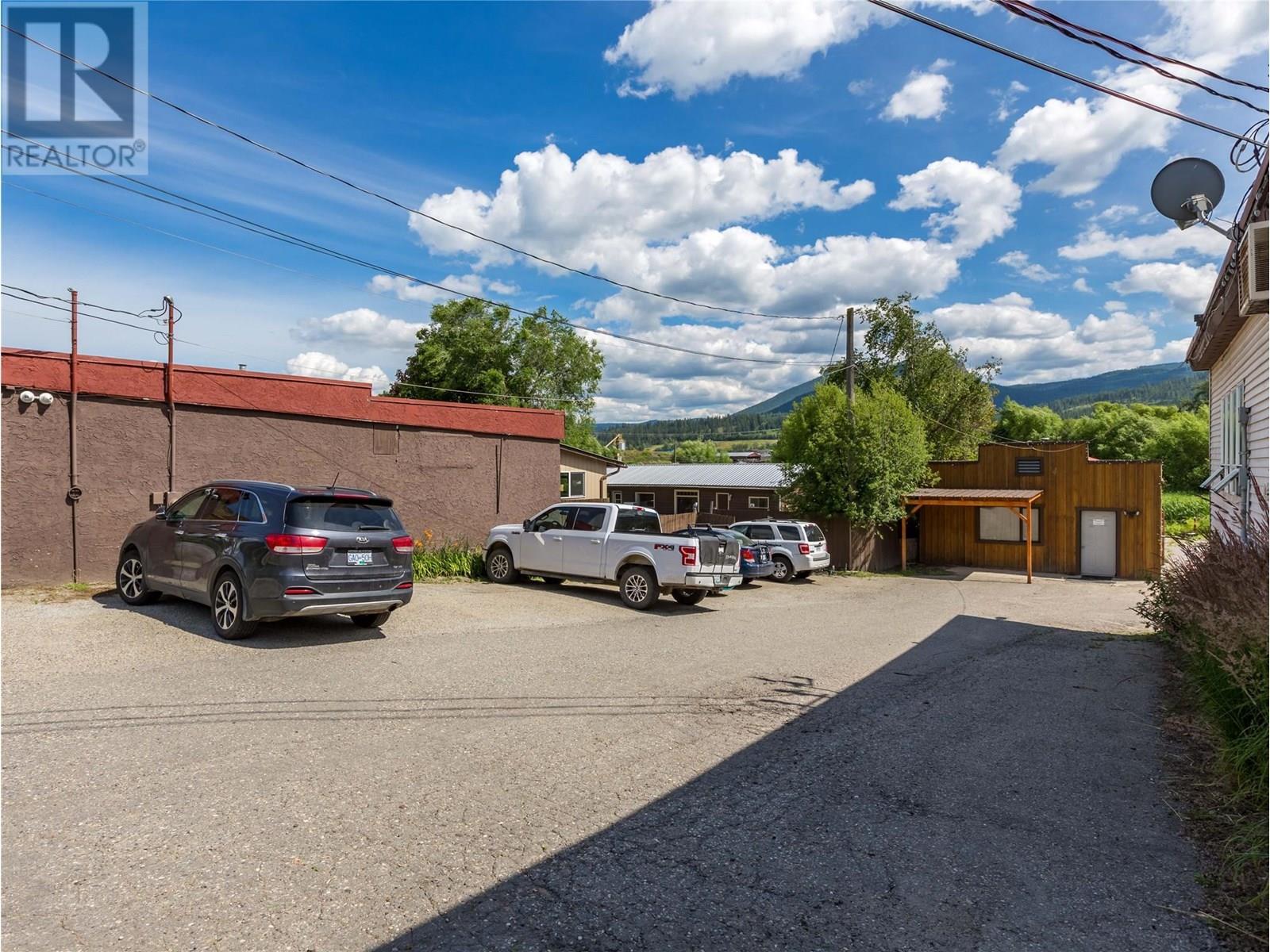 6342 6 Highway, Lavington, BC