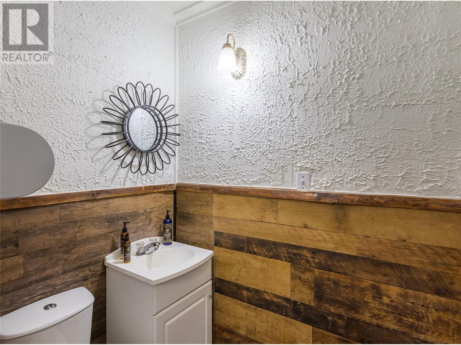 6342 6 Highway, Lavington, BC