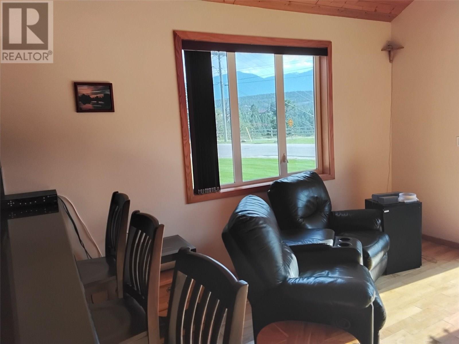 453 13Th Avenue, Invermere, BC - Indoor