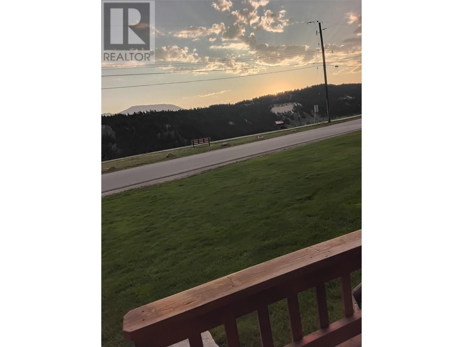 453 13Th Avenue, Invermere, BC - With View