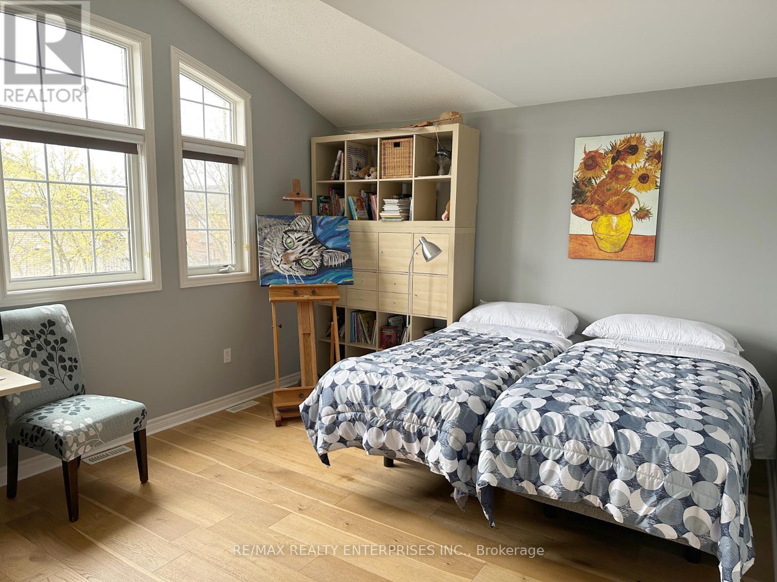 2429 Whitehorn Drive, Burlington, ON - Indoor Photo Showing Bedroom
