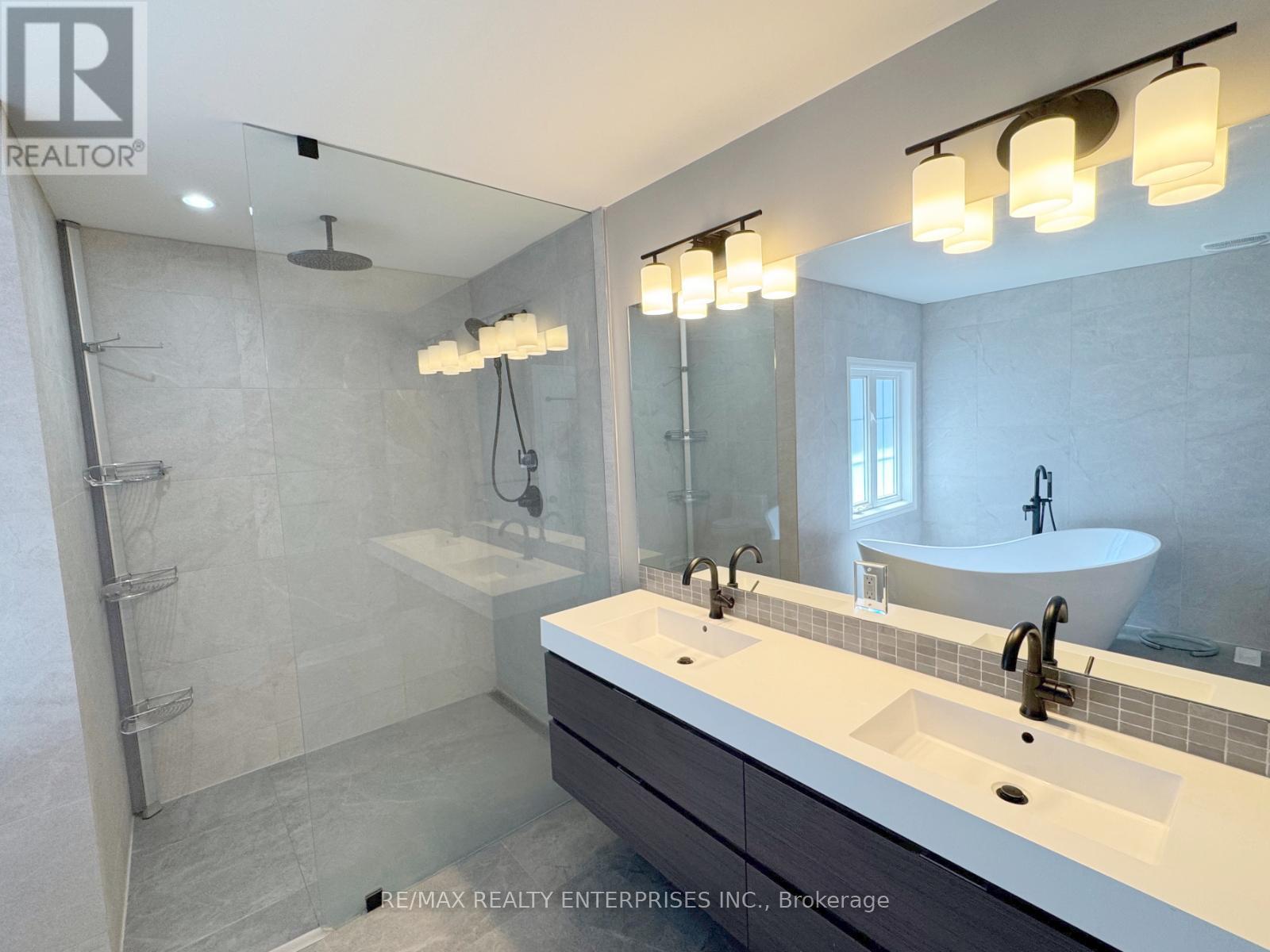 2429 Whitehorn Drive, Burlington, ON - Indoor Photo Showing Bathroom