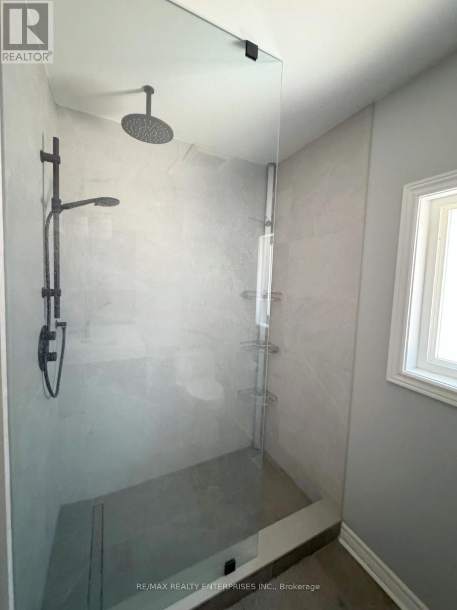 2429 Whitehorn Drive, Burlington, ON - Indoor Photo Showing Bathroom