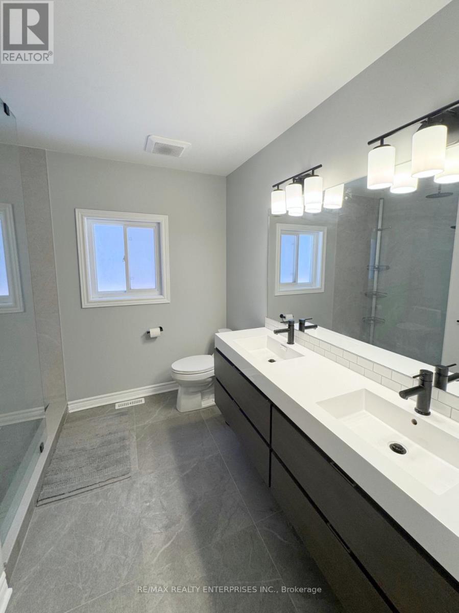 2429 Whitehorn Drive, Burlington, ON - Indoor Photo Showing Bathroom