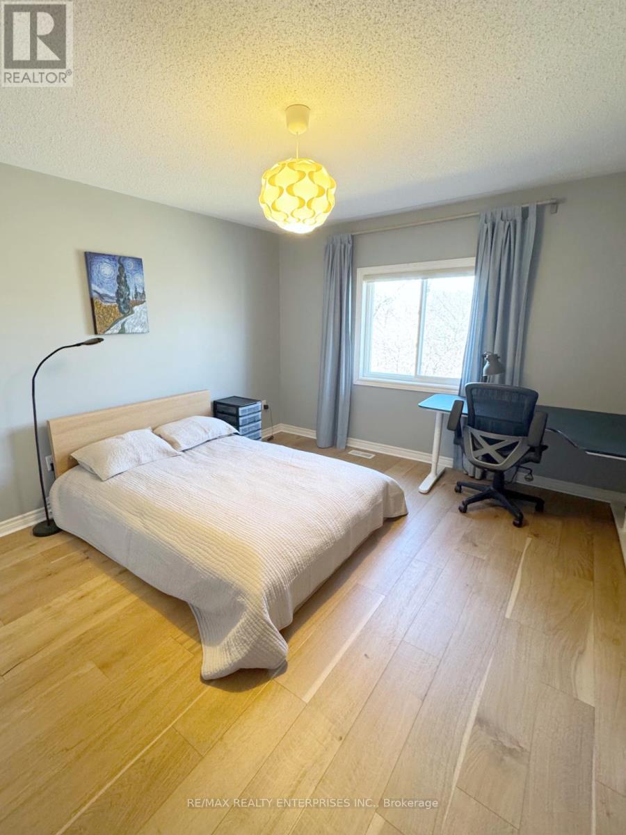 2429 Whitehorn Drive, Burlington, ON - Indoor Photo Showing Bedroom
