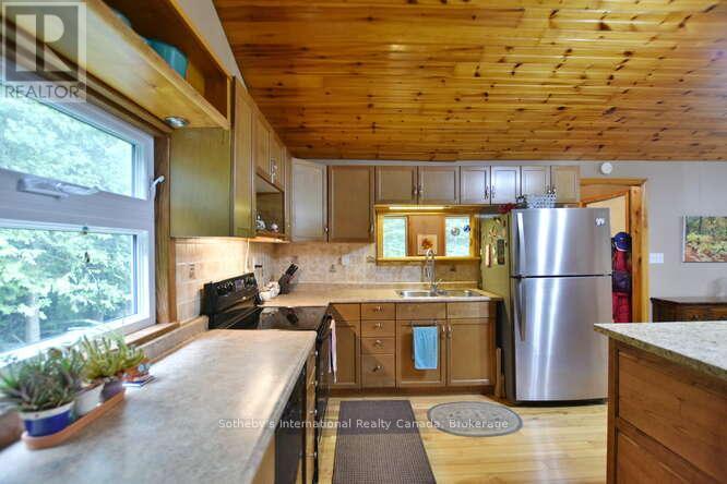 447085 Tenth Concession, Grey Highlands, ON - Indoor Photo Showing Kitchen With Double Sink