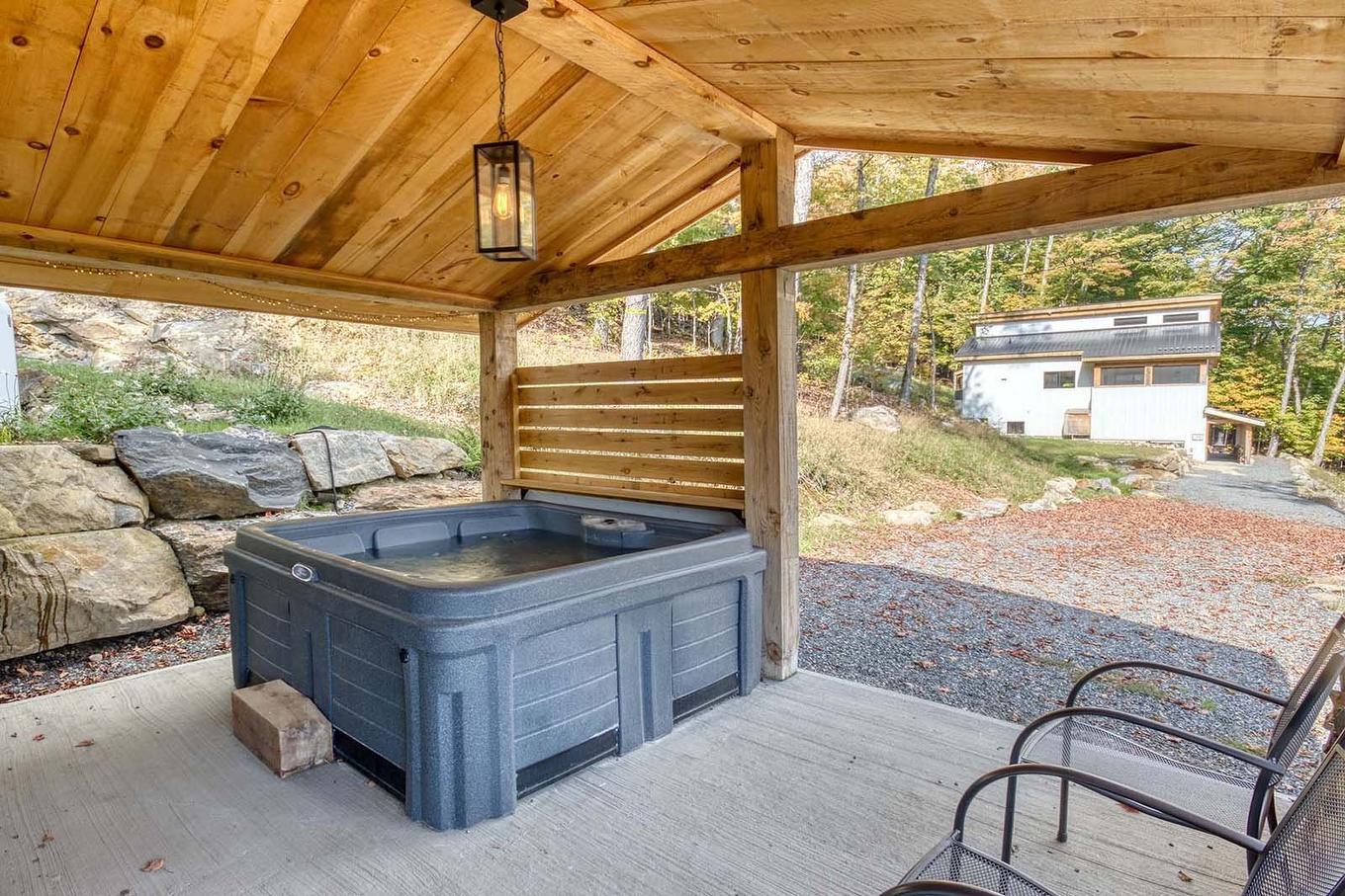 Hot tub - 144 Ch. Des Aigles, Nominingue, QC - Outdoor With Exterior