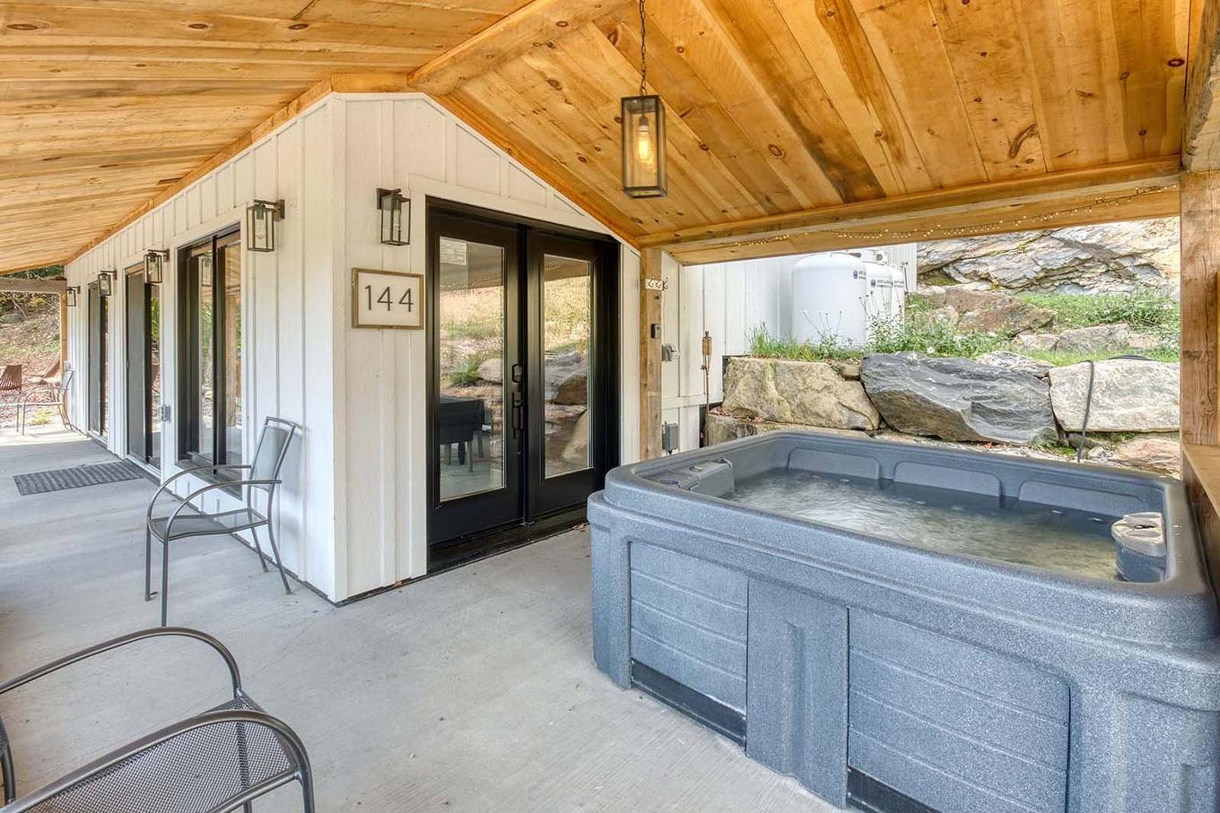 Hot tub - 144 Ch. Des Aigles, Nominingue, QC - Photo Showing Other Room