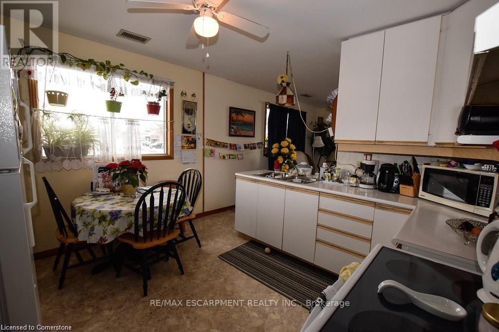 Kitchen 2 - 120 Parkdale Avenue N, Hamilton, ON - Indoor