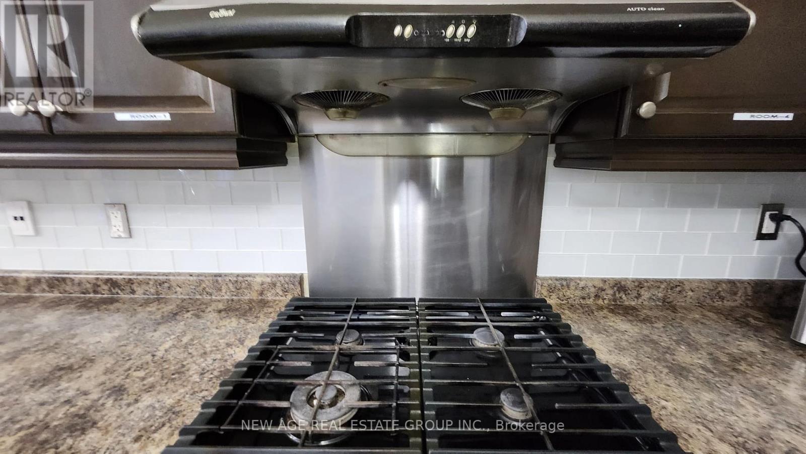 2 - 80 Tatra Crescent, Brampton, ON - Indoor Photo Showing Kitchen