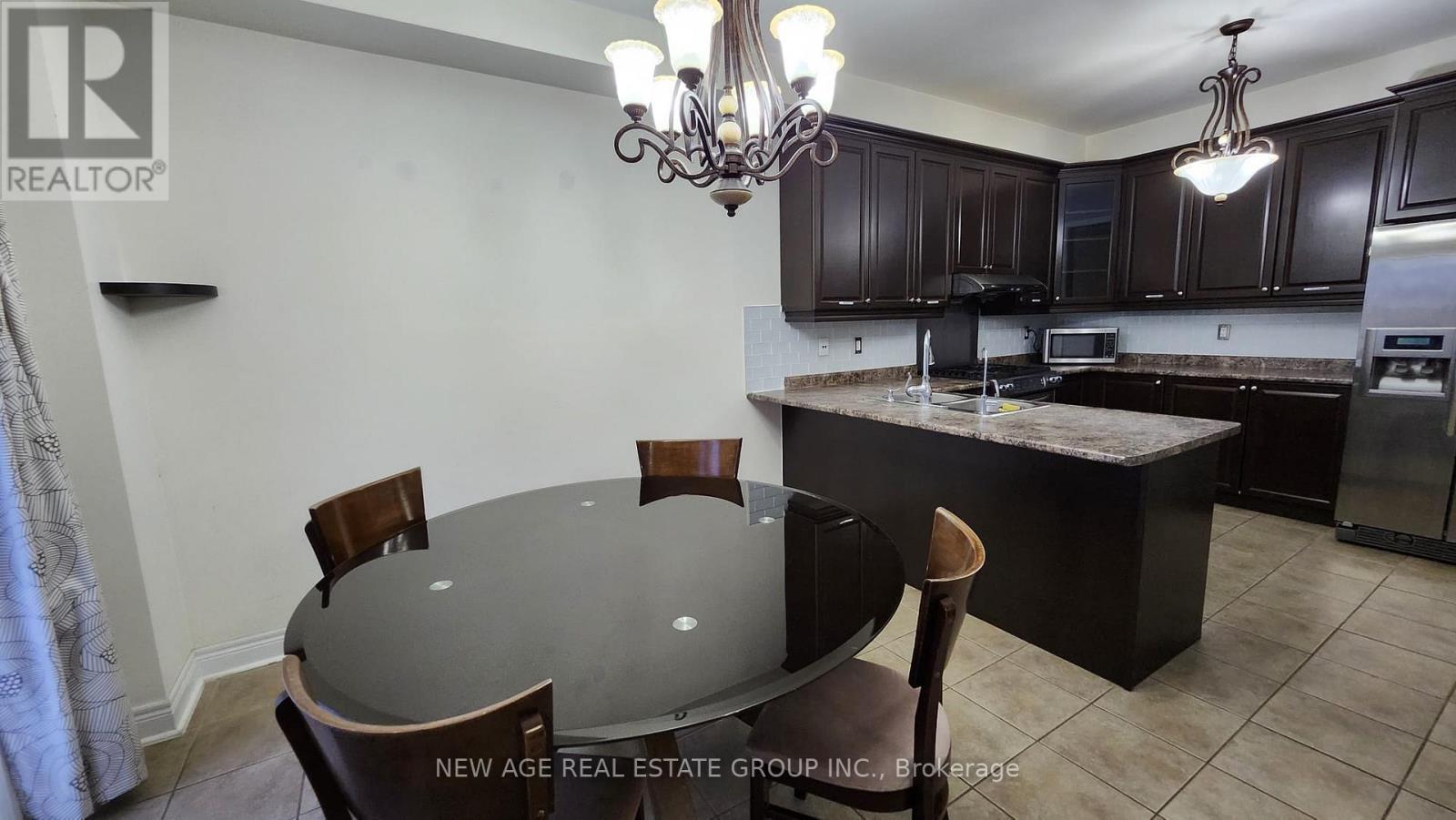 2 - 80 Tatra Crescent, Brampton, ON - Indoor Photo Showing Kitchen