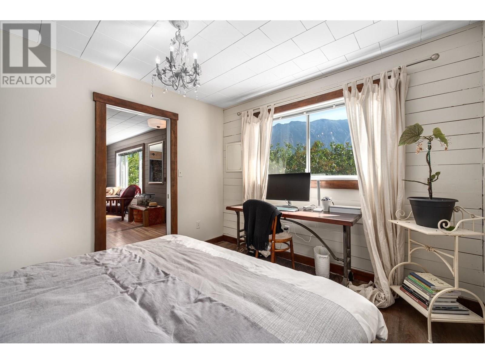 36 14Th Avenue, Lillooet, BC - Indoor Photo Showing Bedroom