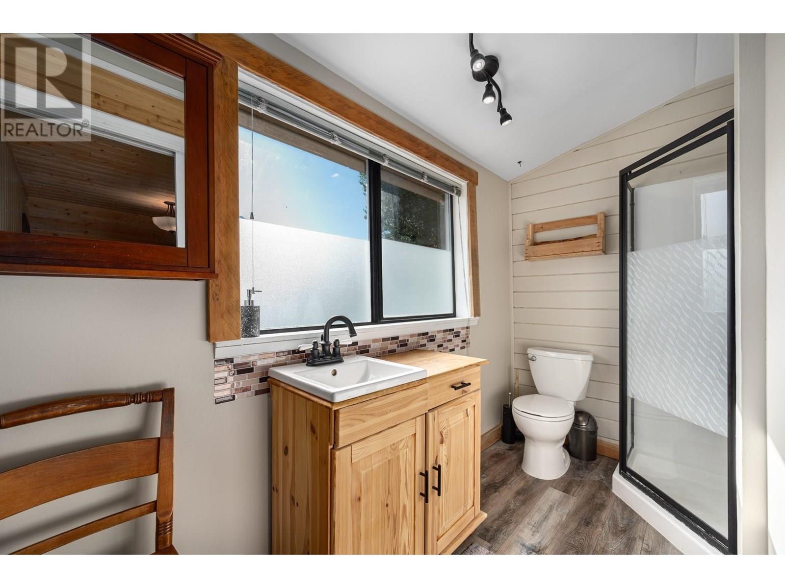 36 14Th Avenue, Lillooet, BC - Indoor Photo Showing Bathroom