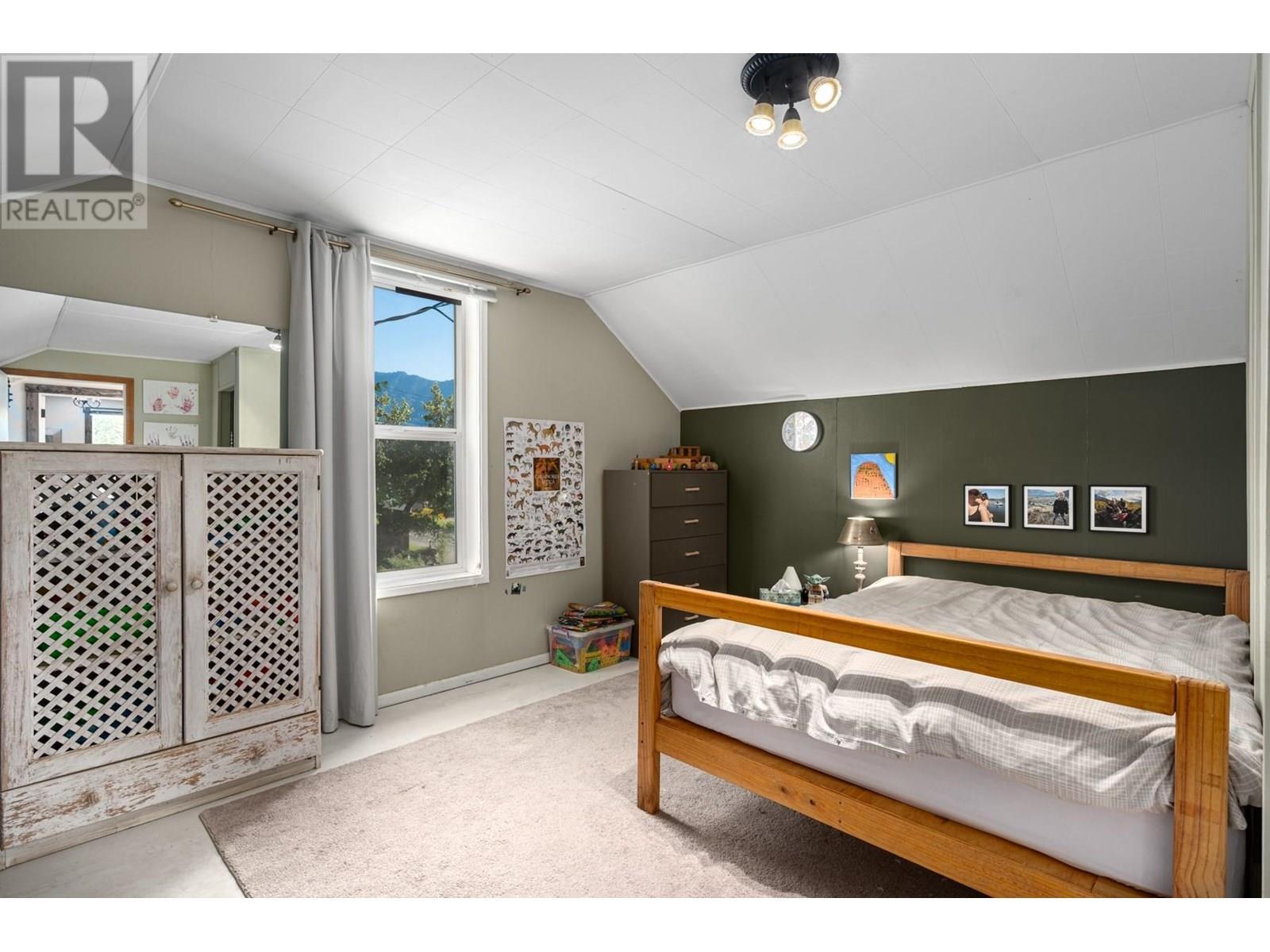 36 14Th Avenue, Lillooet, BC - Indoor Photo Showing Bedroom