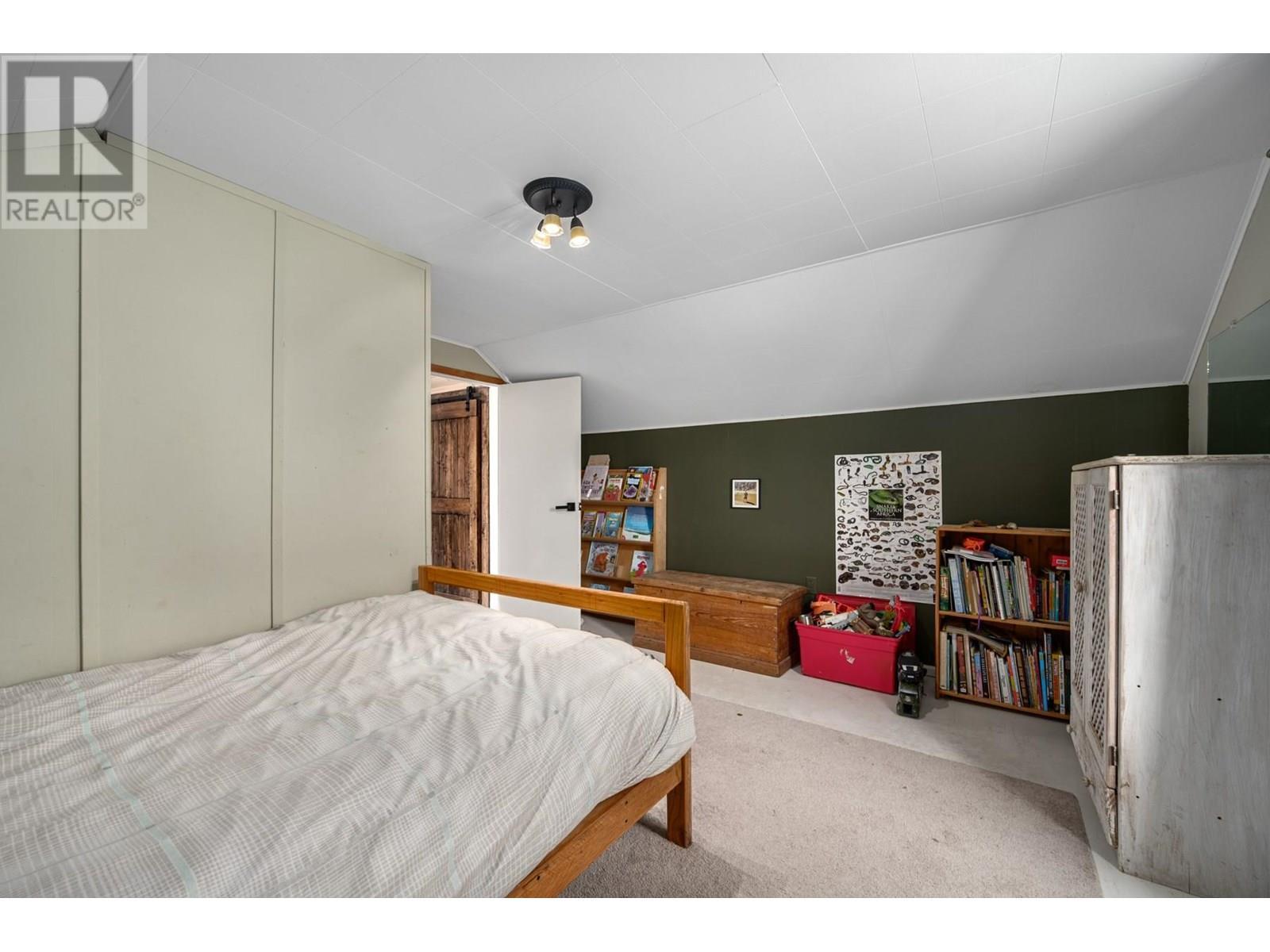 36 14Th Avenue, Lillooet, BC - Indoor Photo Showing Bedroom