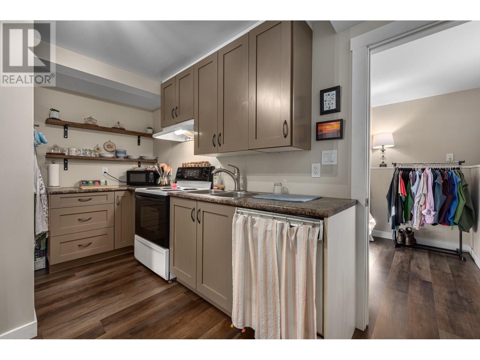 36 14Th Avenue, Lillooet, BC - Indoor Photo Showing Kitchen