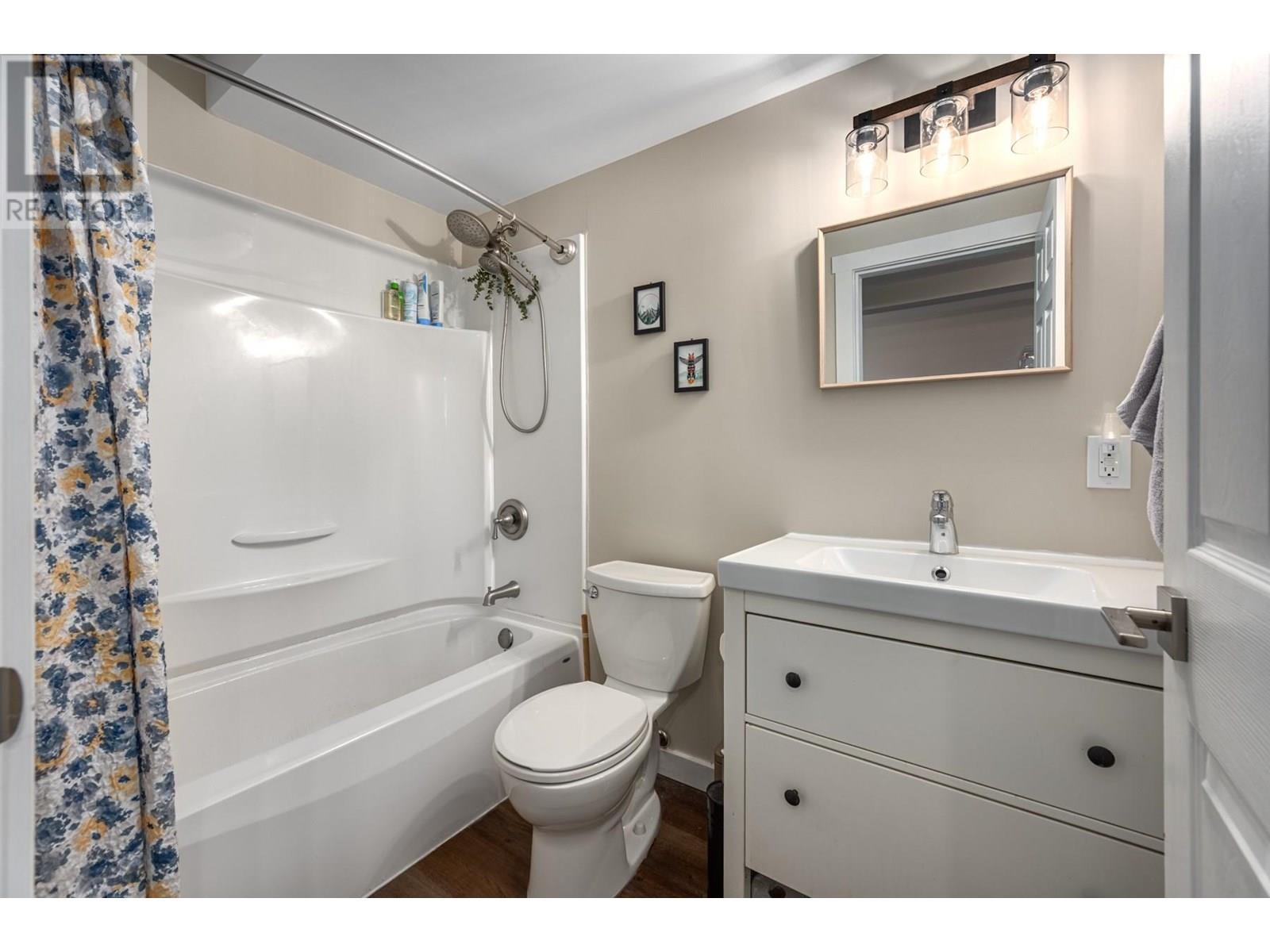 36 14Th Avenue, Lillooet, BC - Indoor Photo Showing Bathroom