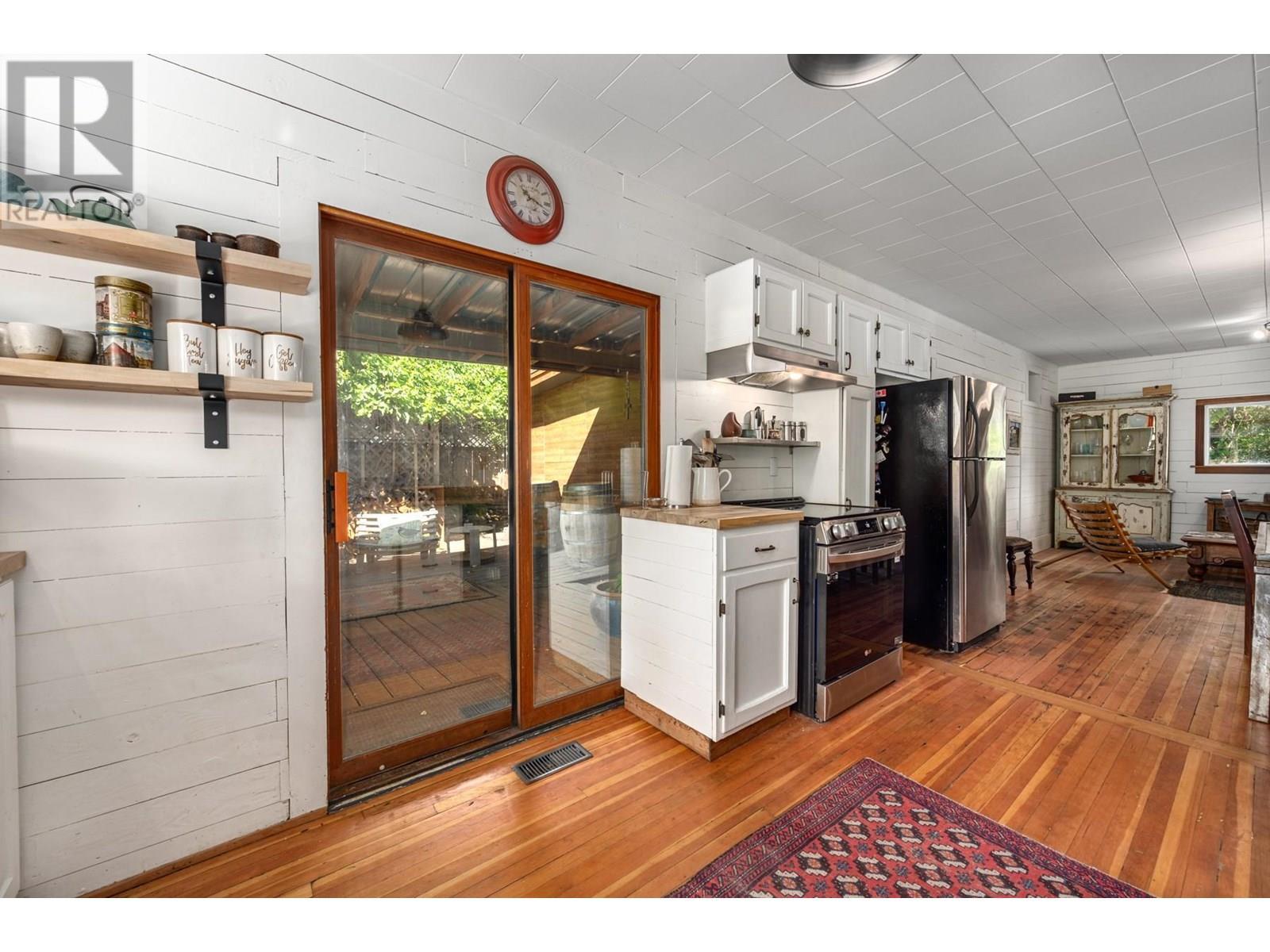 36 14Th Avenue, Lillooet, BC - Indoor Photo Showing Kitchen