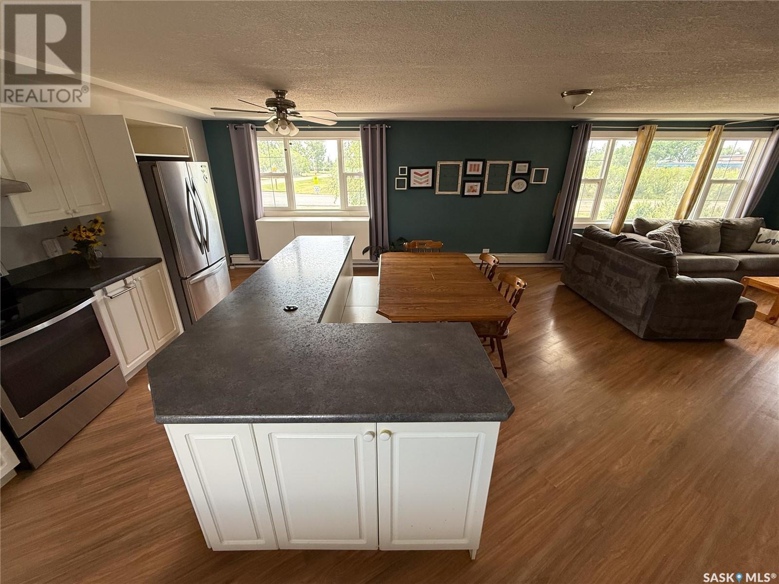 223 2Nd Avenue E, Frontier, SK - Indoor