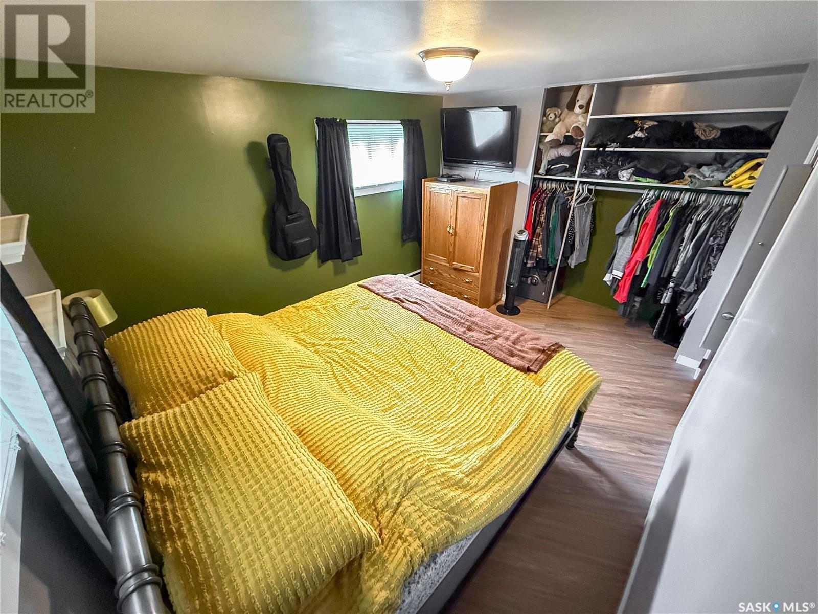 223 2Nd Avenue E, Frontier, SK - Indoor Photo Showing Bedroom