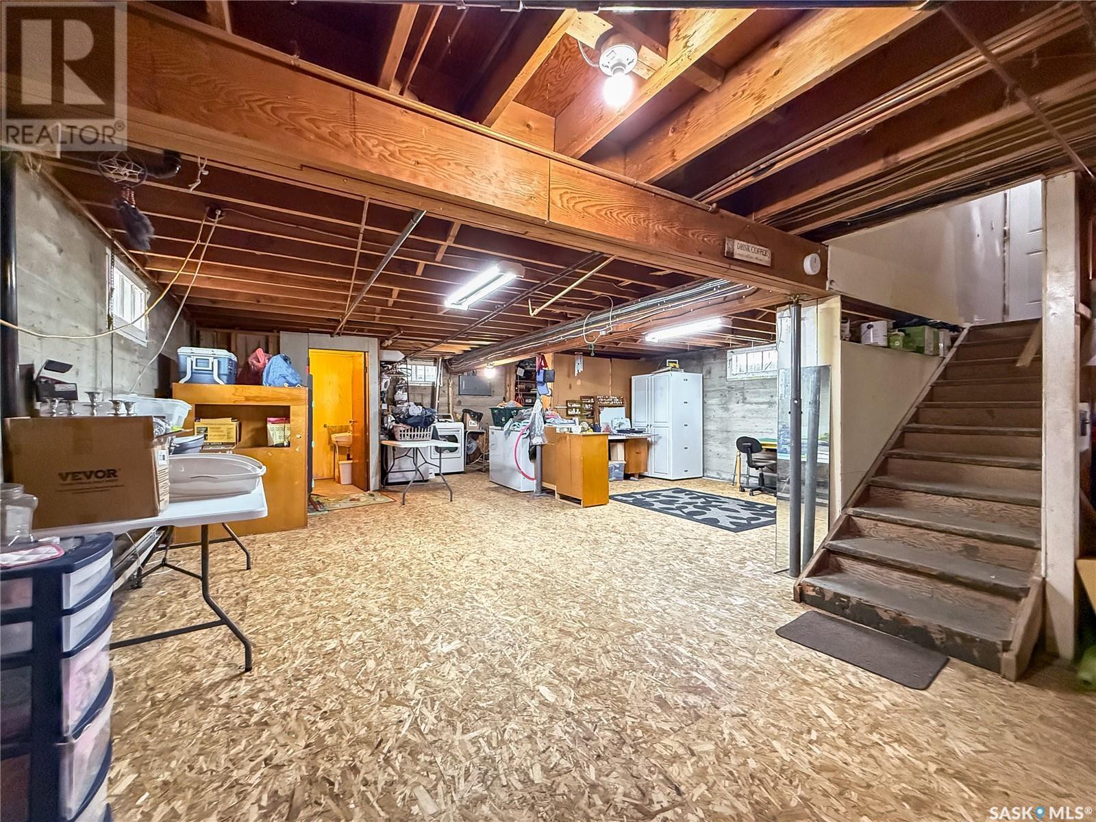 223 2Nd Avenue E, Frontier, SK - Indoor