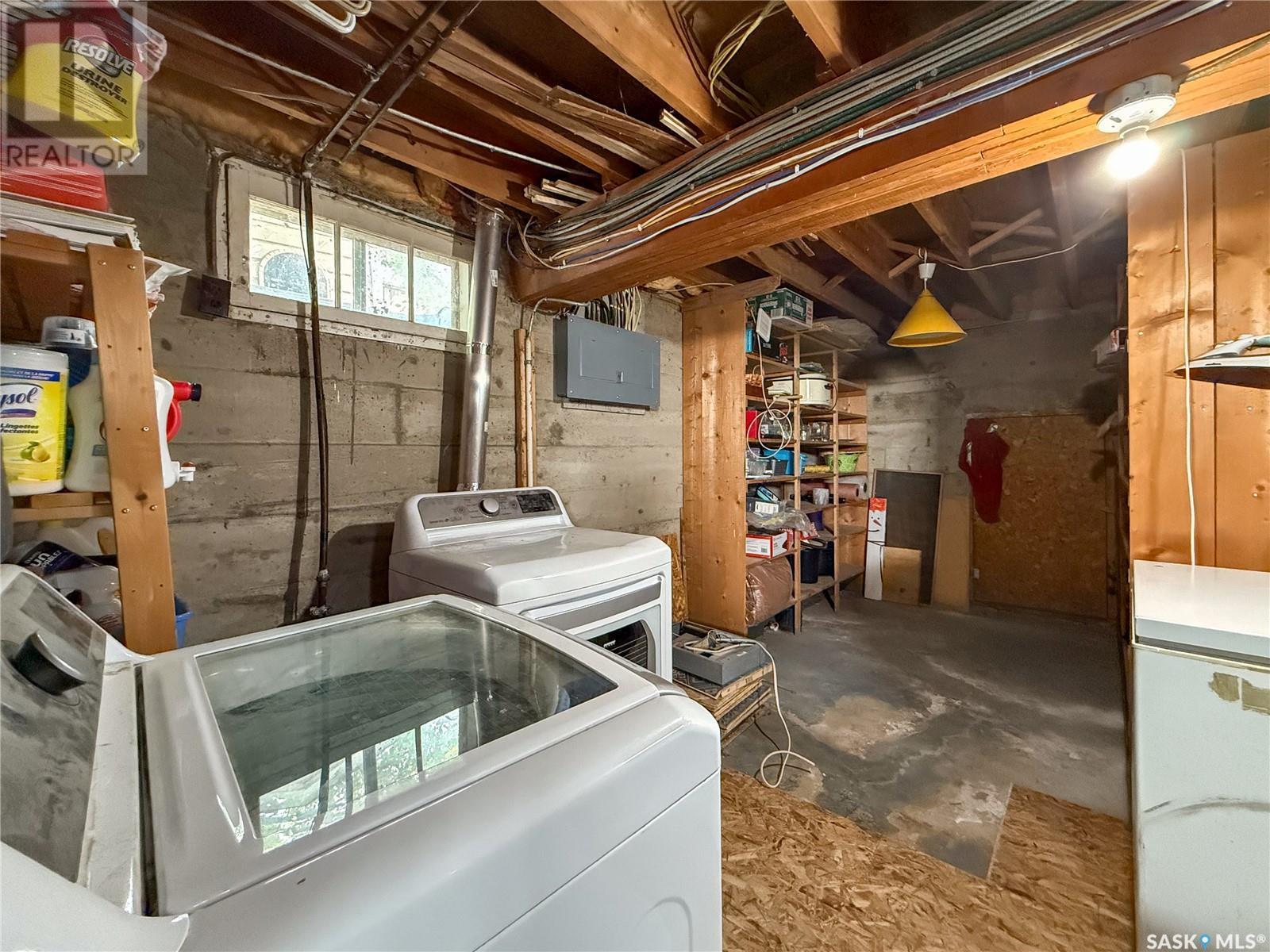 223 2Nd Avenue E, Frontier, SK - Indoor Photo Showing Laundry Room