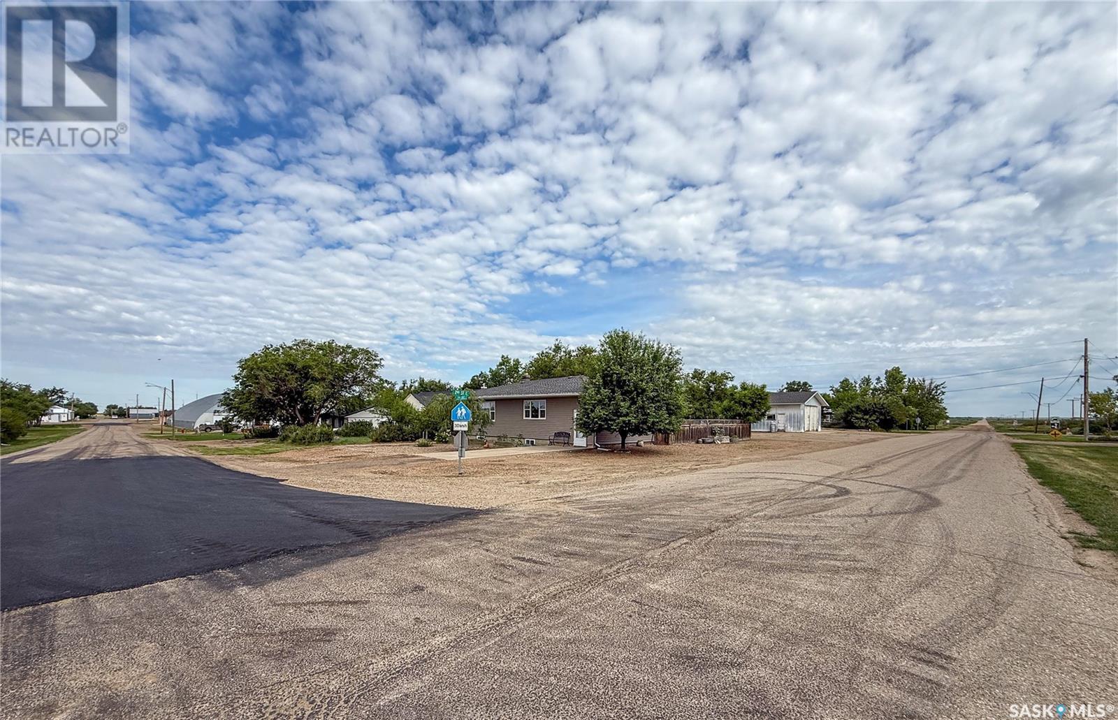 223 2Nd Avenue E, Frontier, SK - Outdoor With View