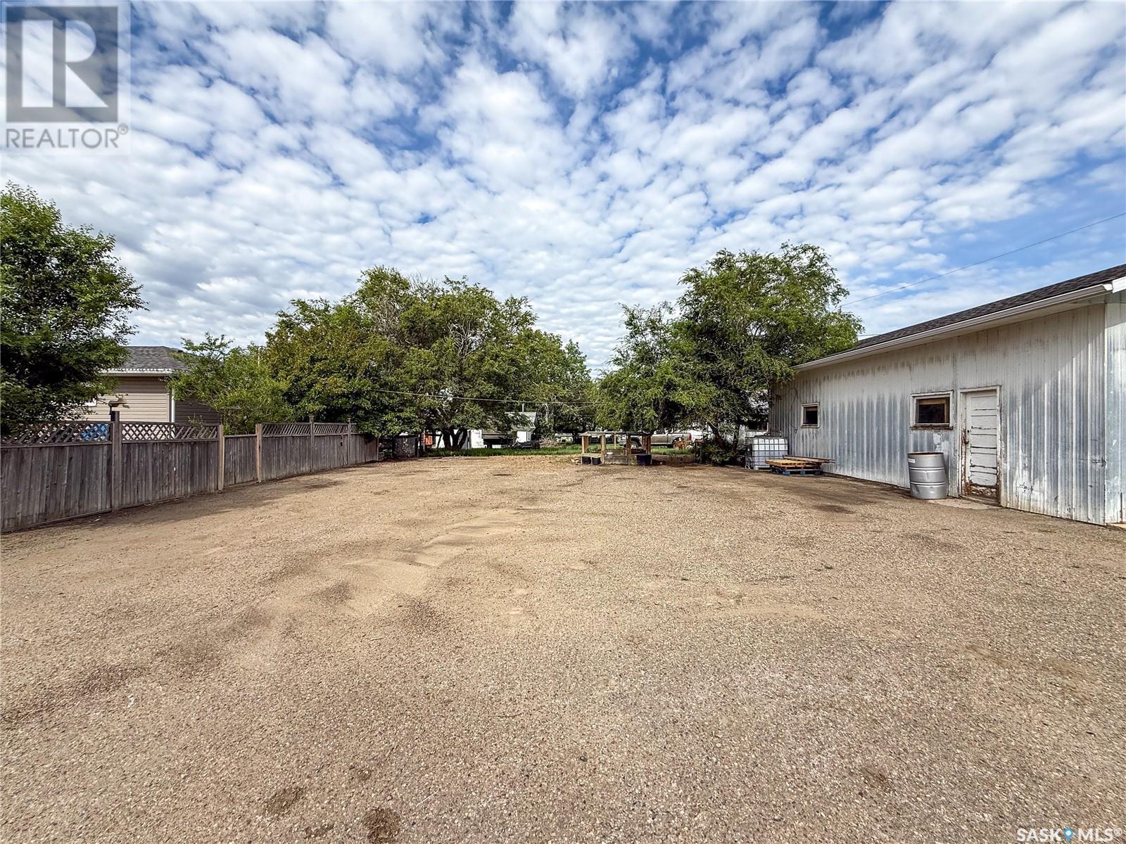 223 2Nd Avenue E, Frontier, SK - Outdoor