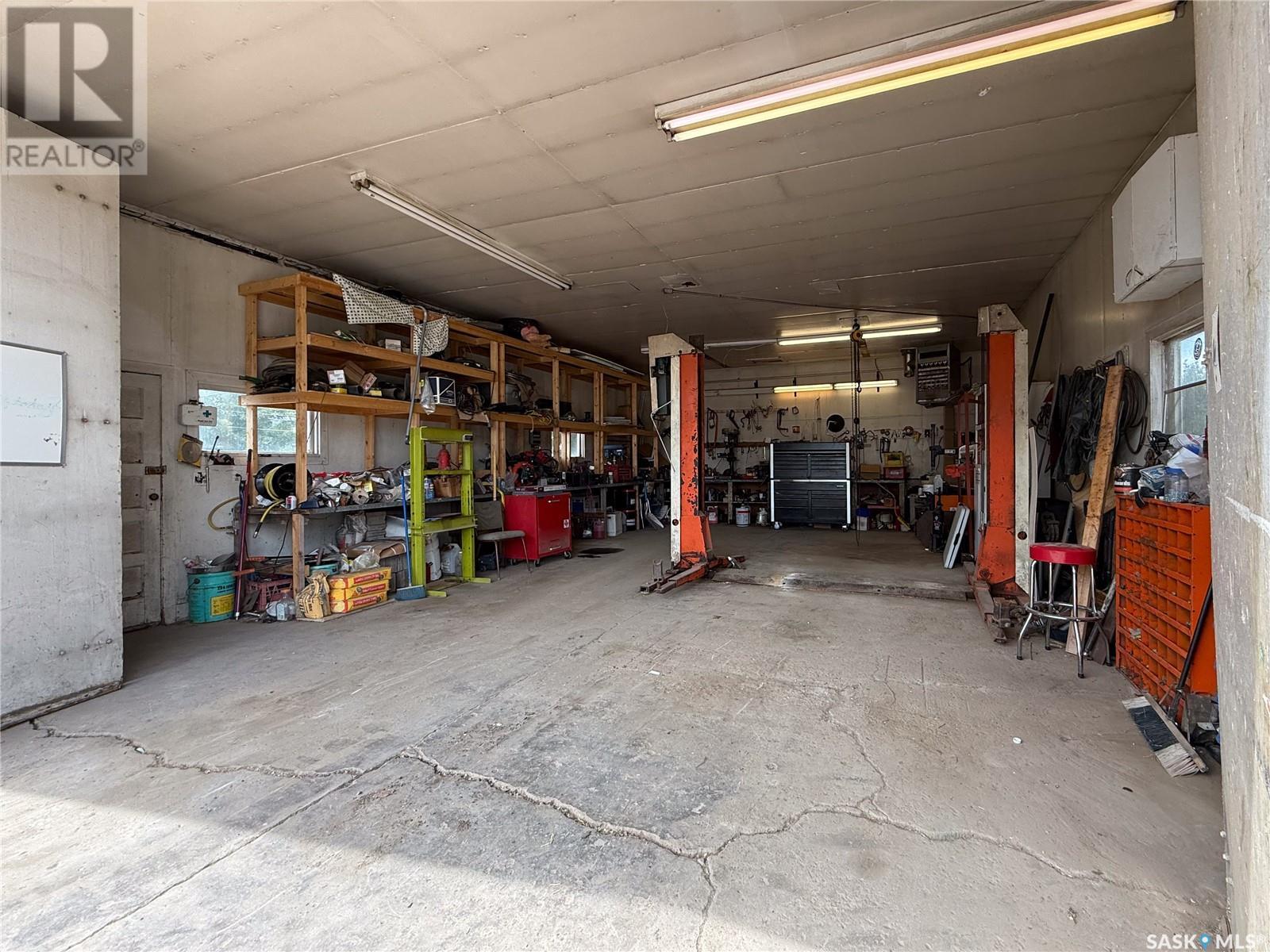 223 2Nd Avenue E, Frontier, SK - Indoor Photo Showing Garage