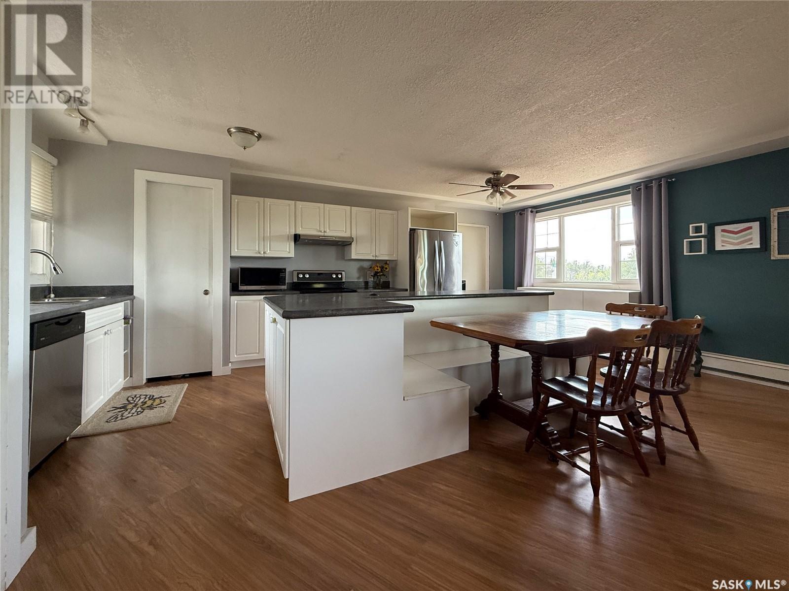 223 2Nd Avenue E, Frontier, SK - Indoor Photo Showing Other Room