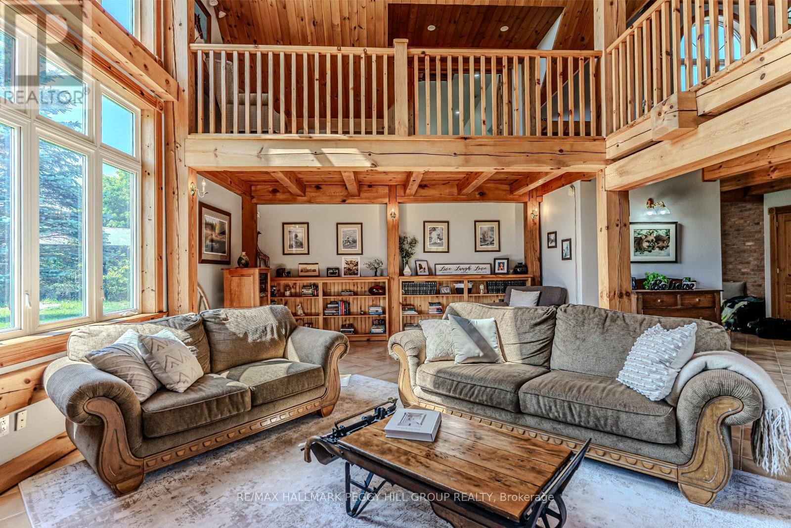 8464 6Th Line, Essa, ON - Indoor Photo Showing Living Room