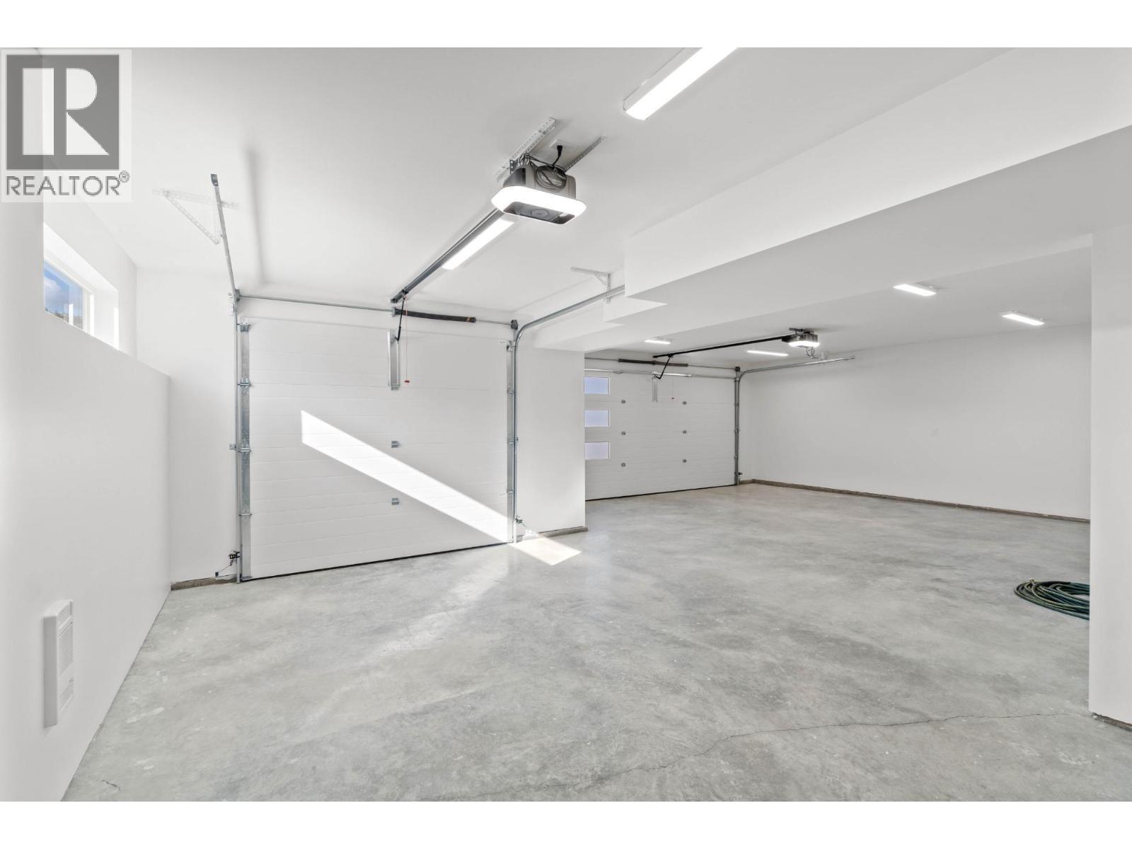 265 Rue Cheval Noir, Kamloops, BC - Indoor Photo Showing Garage