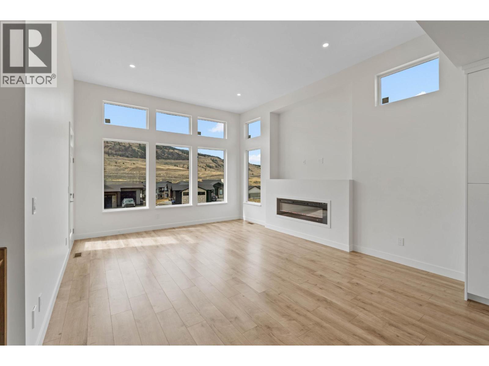 265 Rue Cheval Noir, Kamloops, BC - Indoor With Fireplace