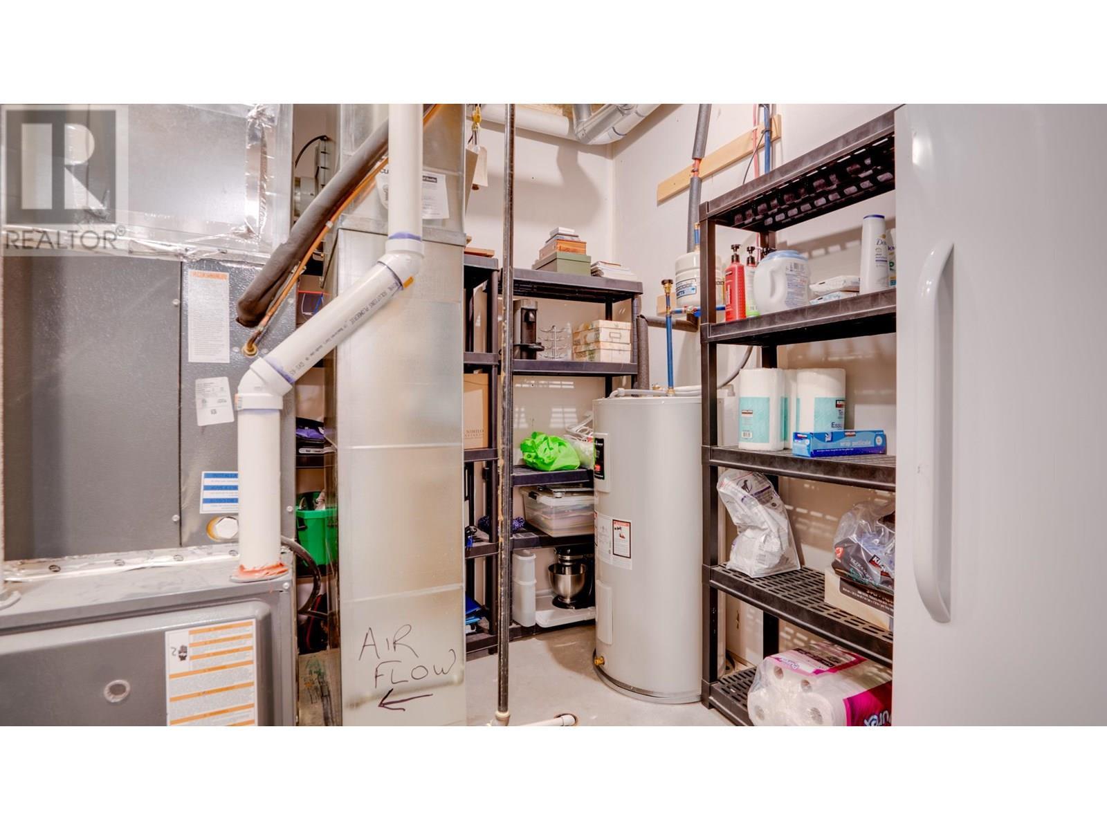 933 Mt Robson Place Unit# 3, Vernon, BC - Indoor Photo Showing Other Room