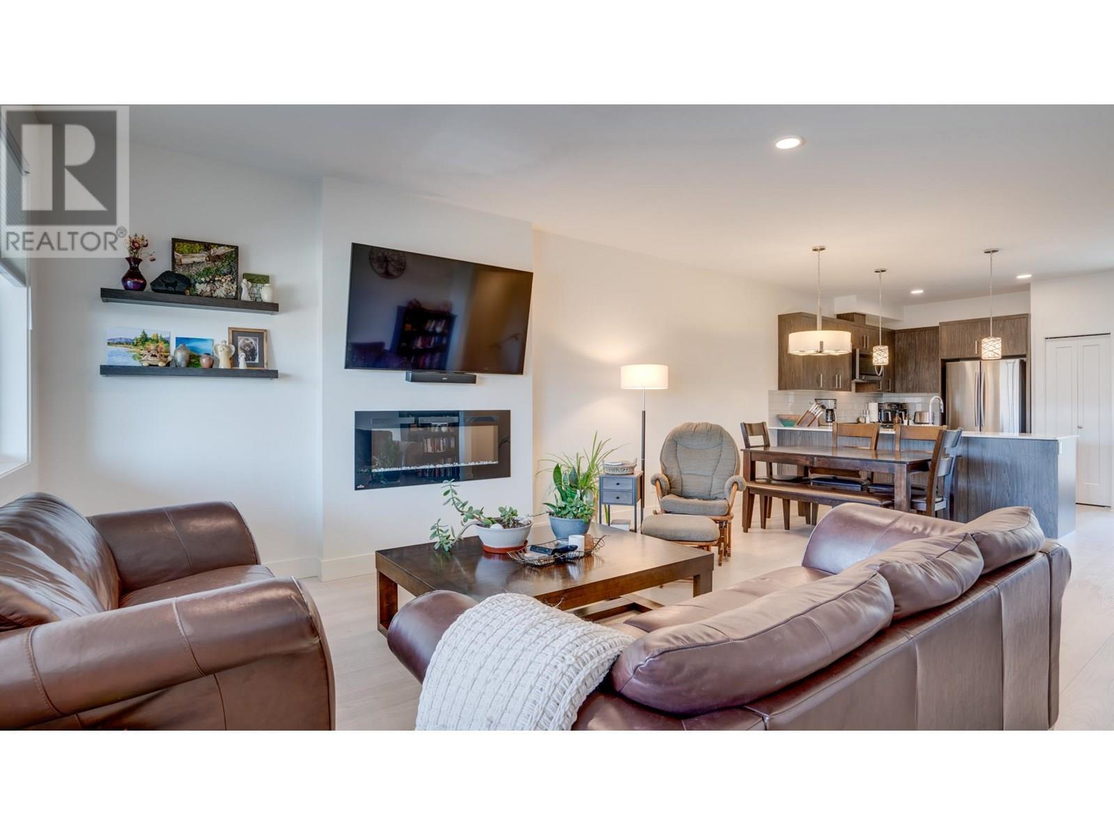 933 Mt Robson Place Unit# 3, Vernon, BC - Indoor Photo Showing Living Room With Fireplace