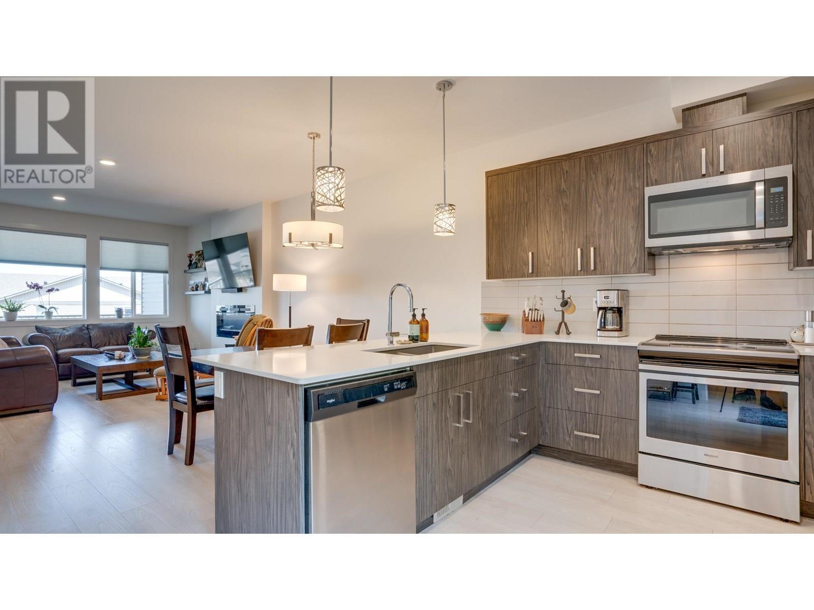 933 Mt Robson Place Unit# 3, Vernon, BC - Indoor Photo Showing Kitchen With Upgraded Kitchen