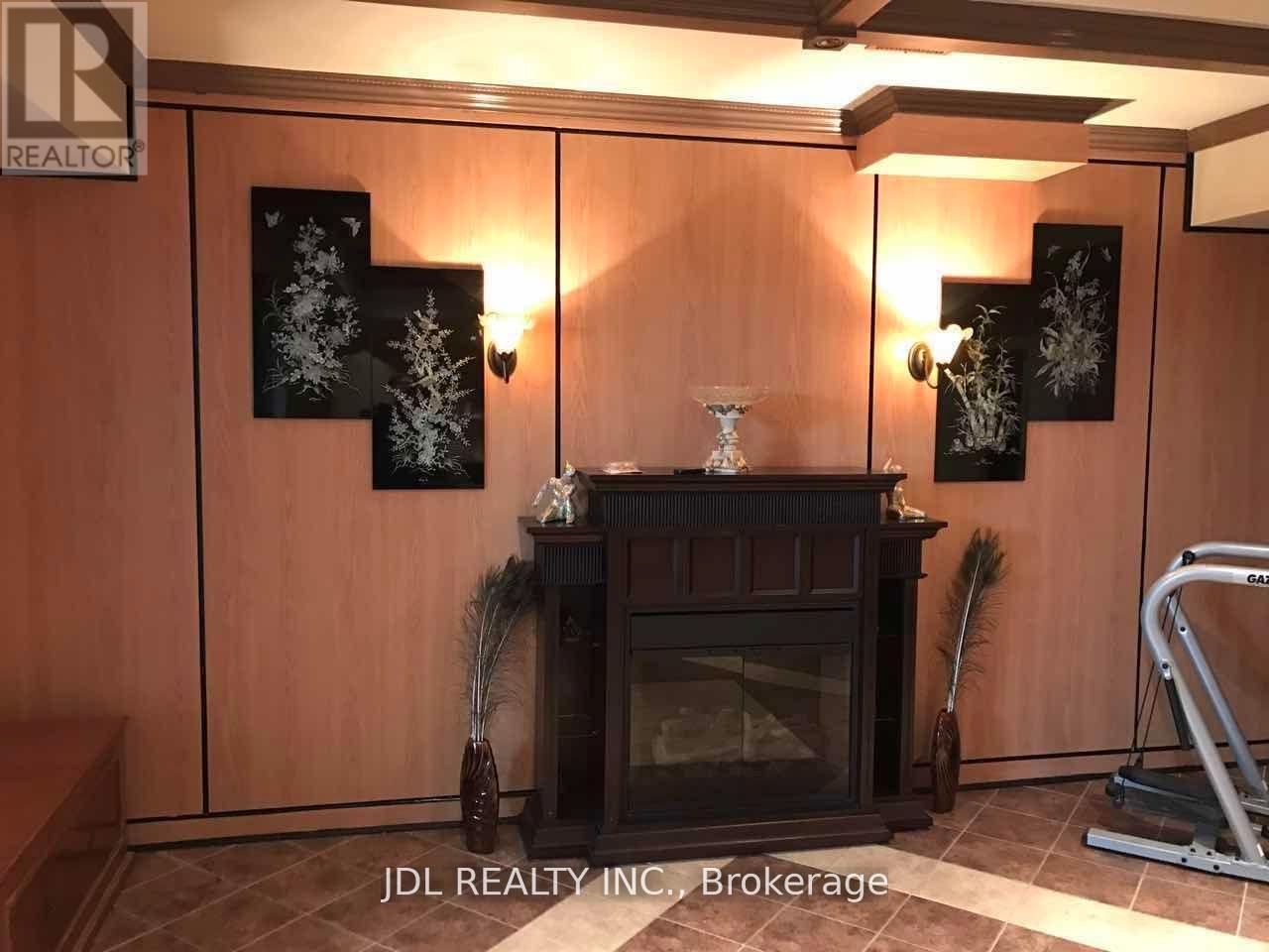 15 Lake Woods Drive, Whitchurch-Stouffville, ON - Indoor With Fireplace