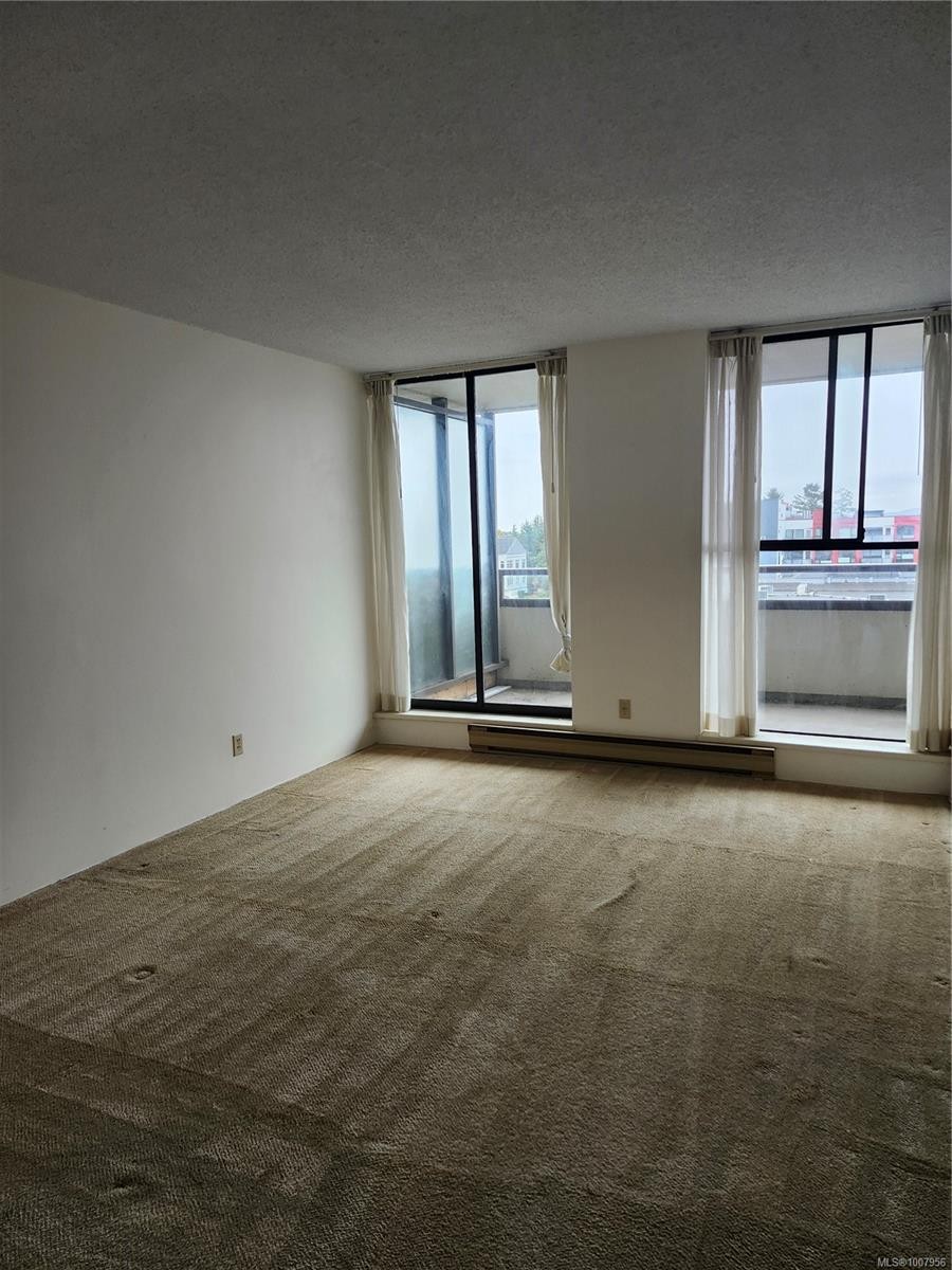 412-9805 Second St, Sidney, BC - Indoor Photo Showing Other Room