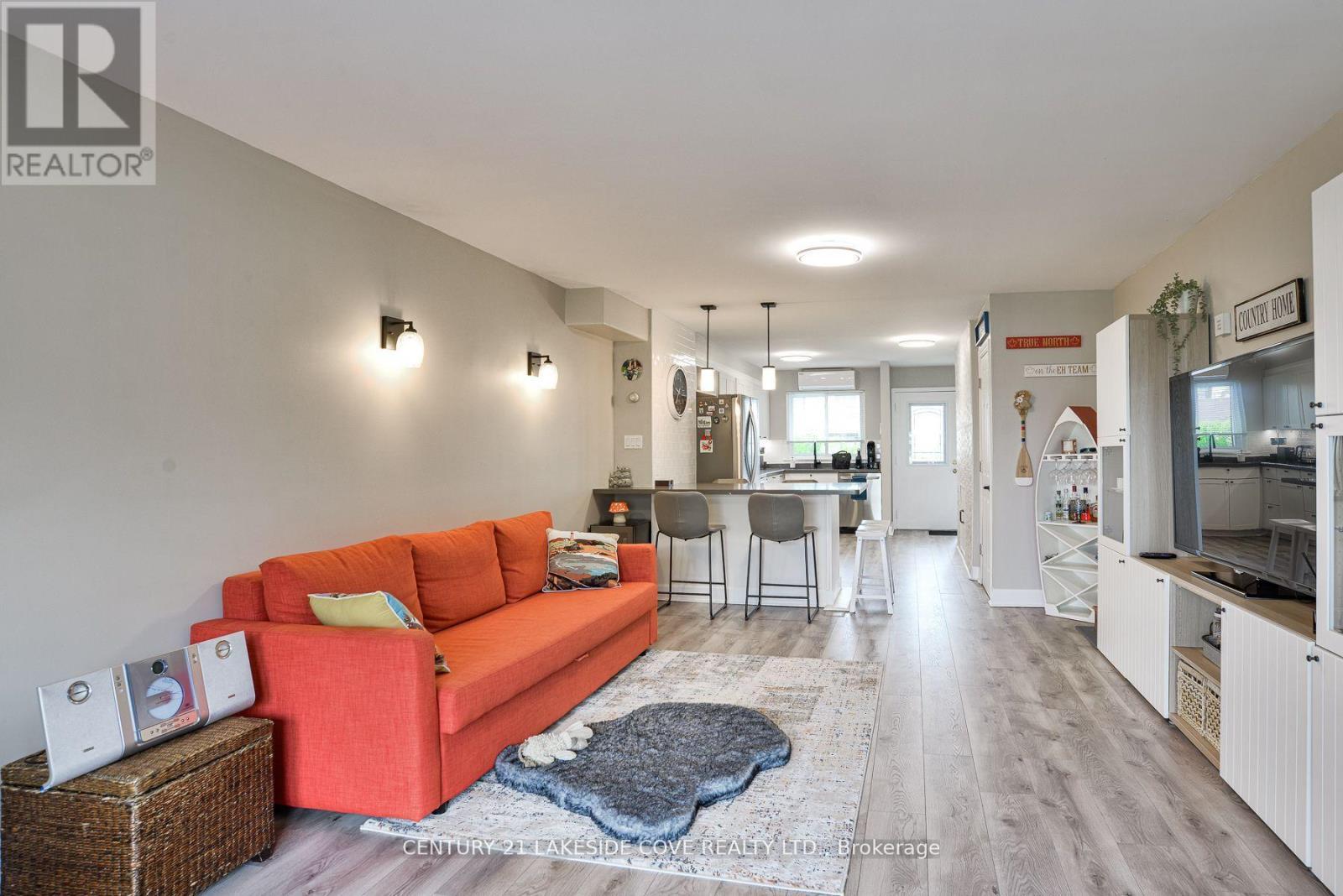 Heat Pump - AC - Unit 14 - 1 Paradise Boulevard, Ramara, ON - Indoor Photo Showing Living Room