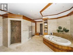 Ensuite, separate steam shower & shower -