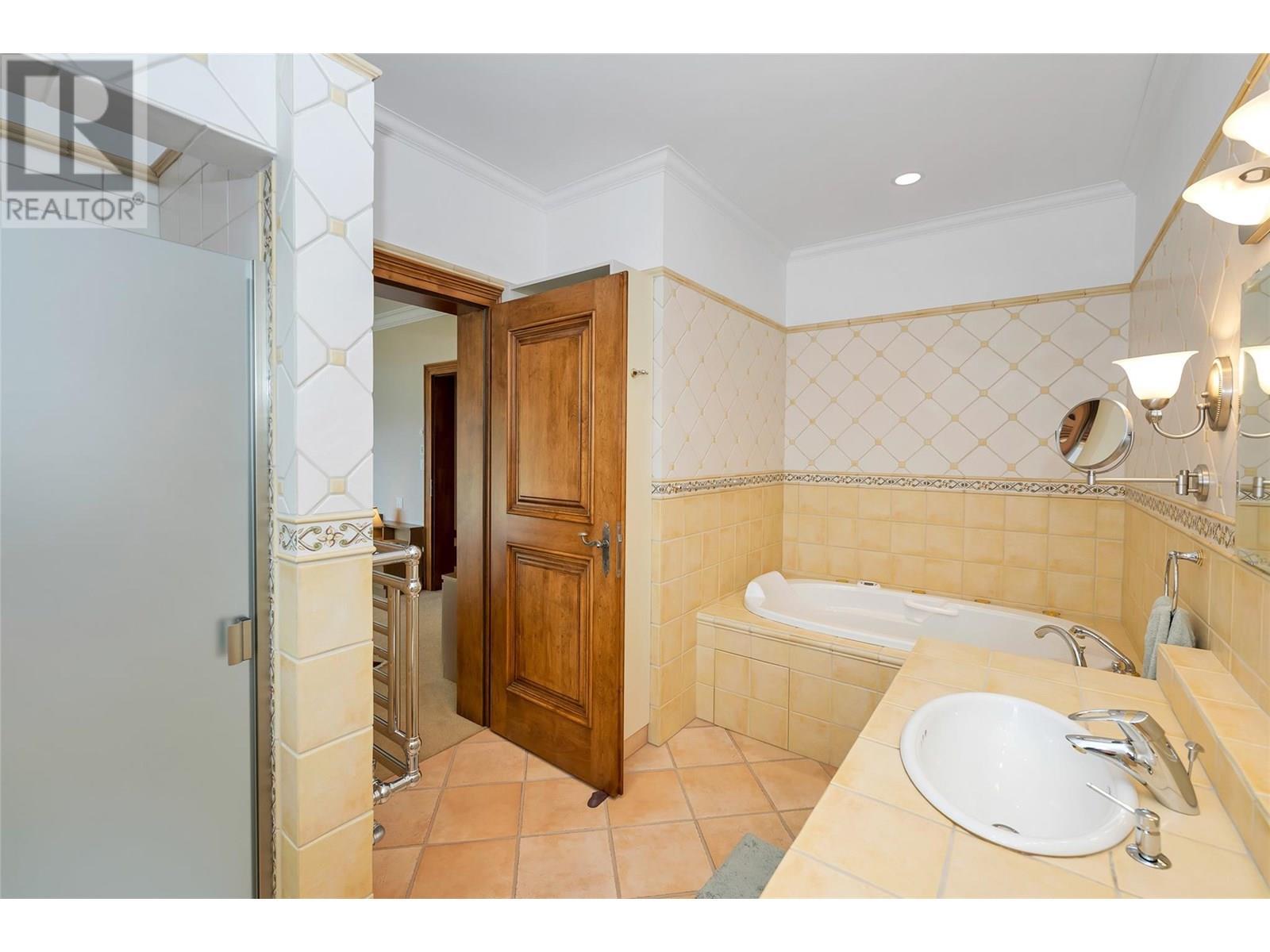 ensuite - 202 Stepping Stones Crescent, Spallumcheen, BC