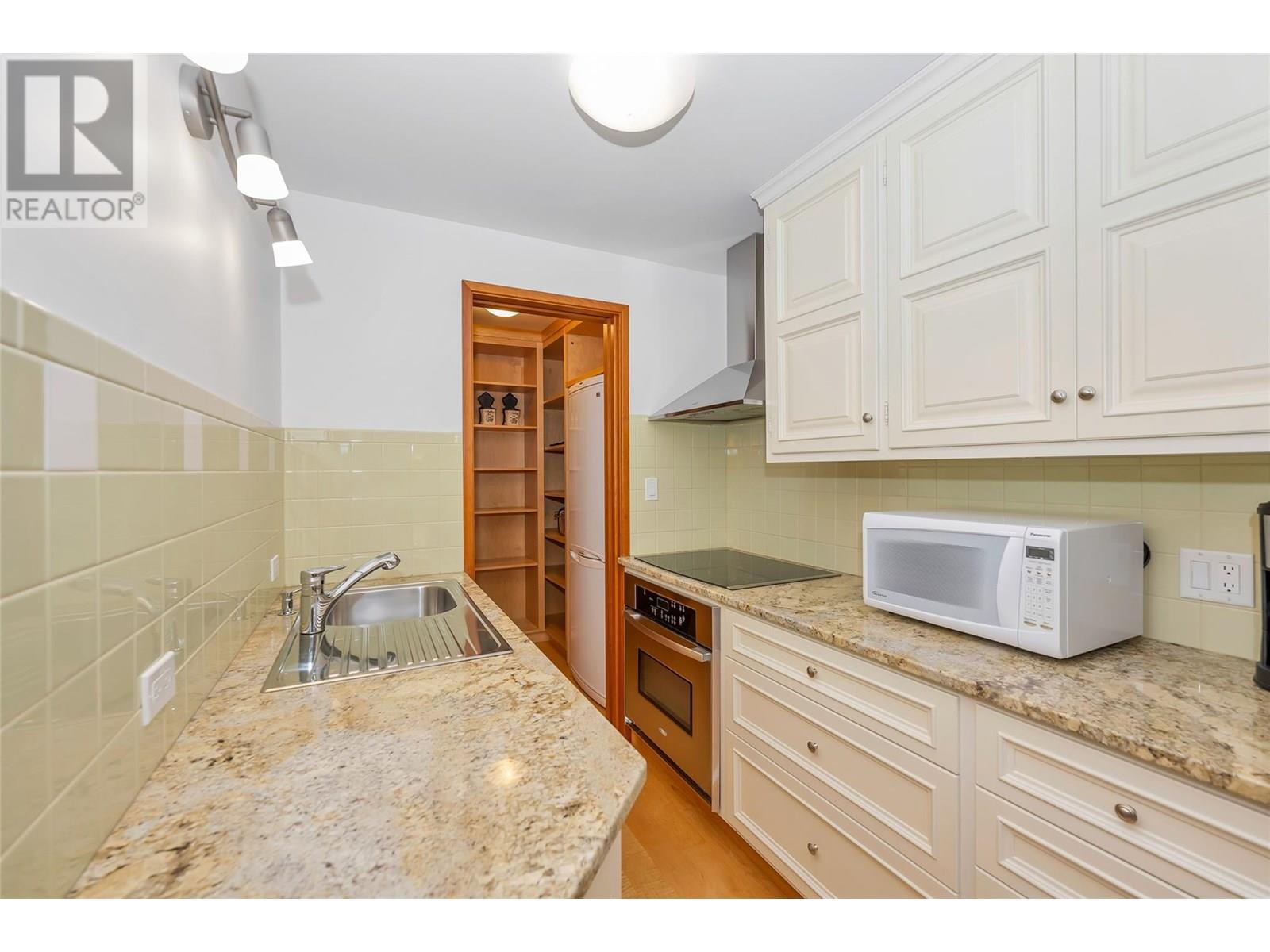 suite kitchenette plus pantry - 202 Stepping Stones Crescent, Spallumcheen, BC