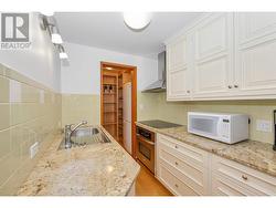 suite kitchenette plus pantry -