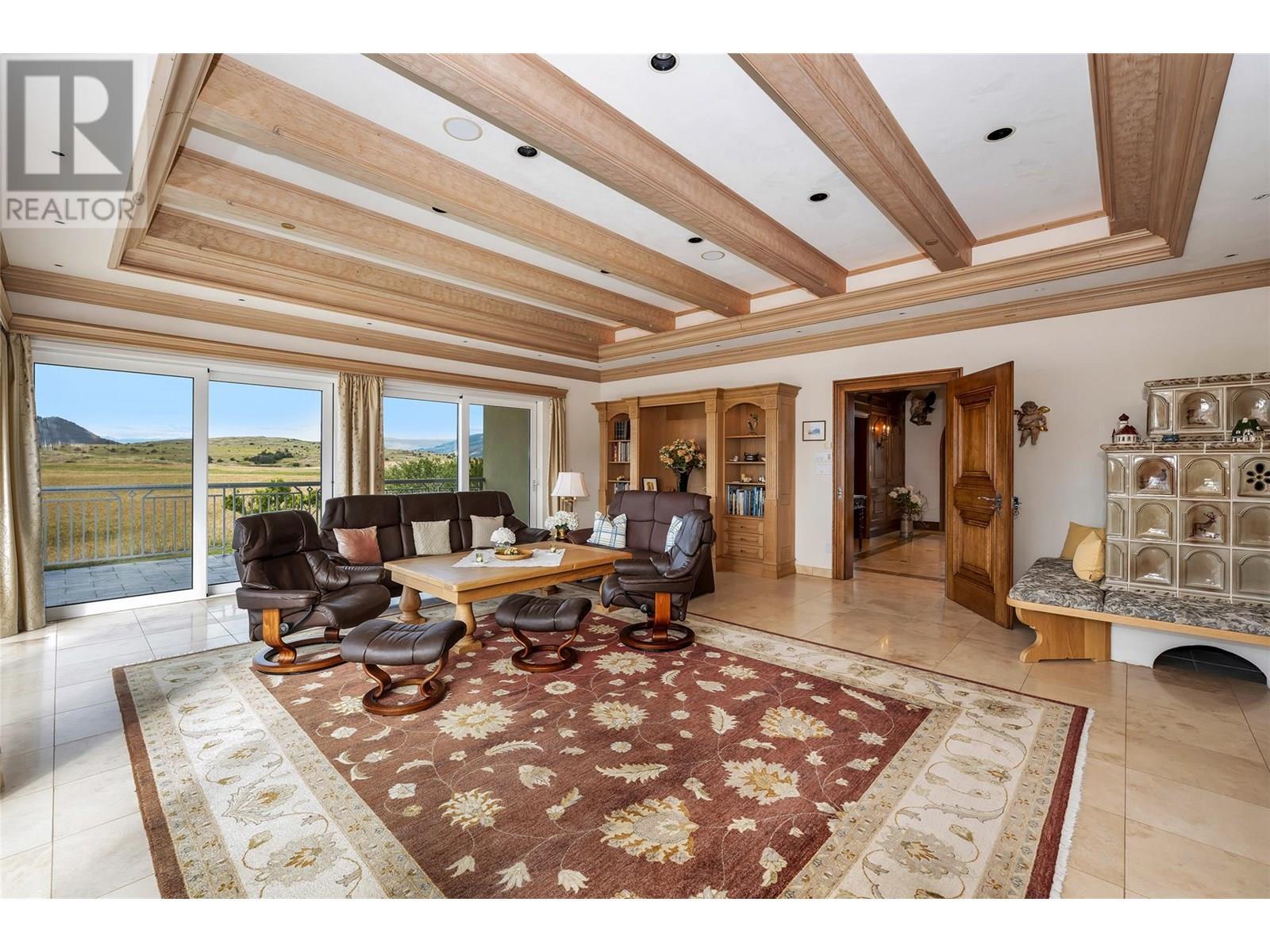 Living room - 202 Stepping Stones Crescent, Spallumcheen, BC