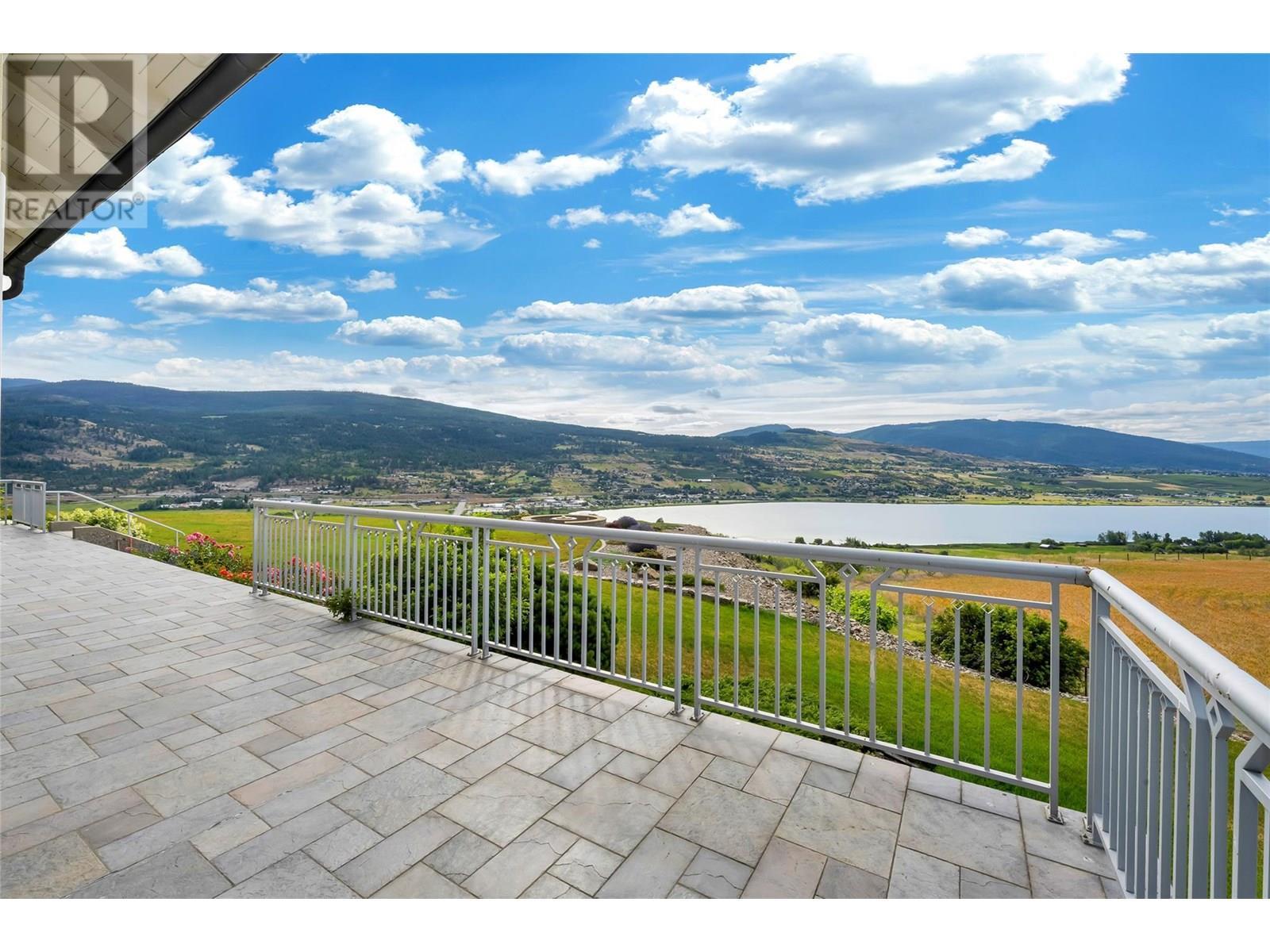 202 Stepping Stones Crescent, Spallumcheen, BC